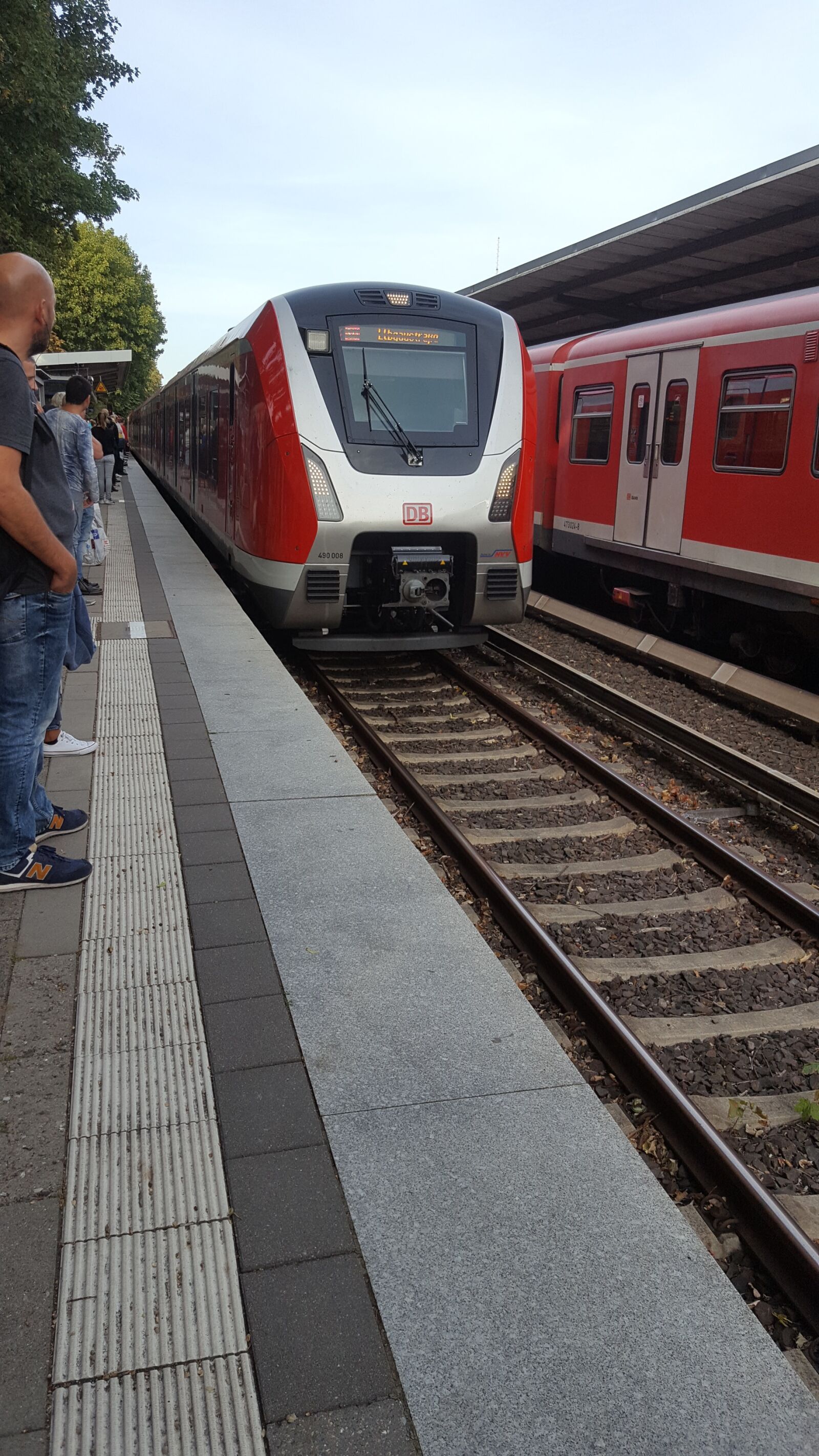 Samsung GALAXY S6 edge sample photo. S bahn, öpnv, platform photography