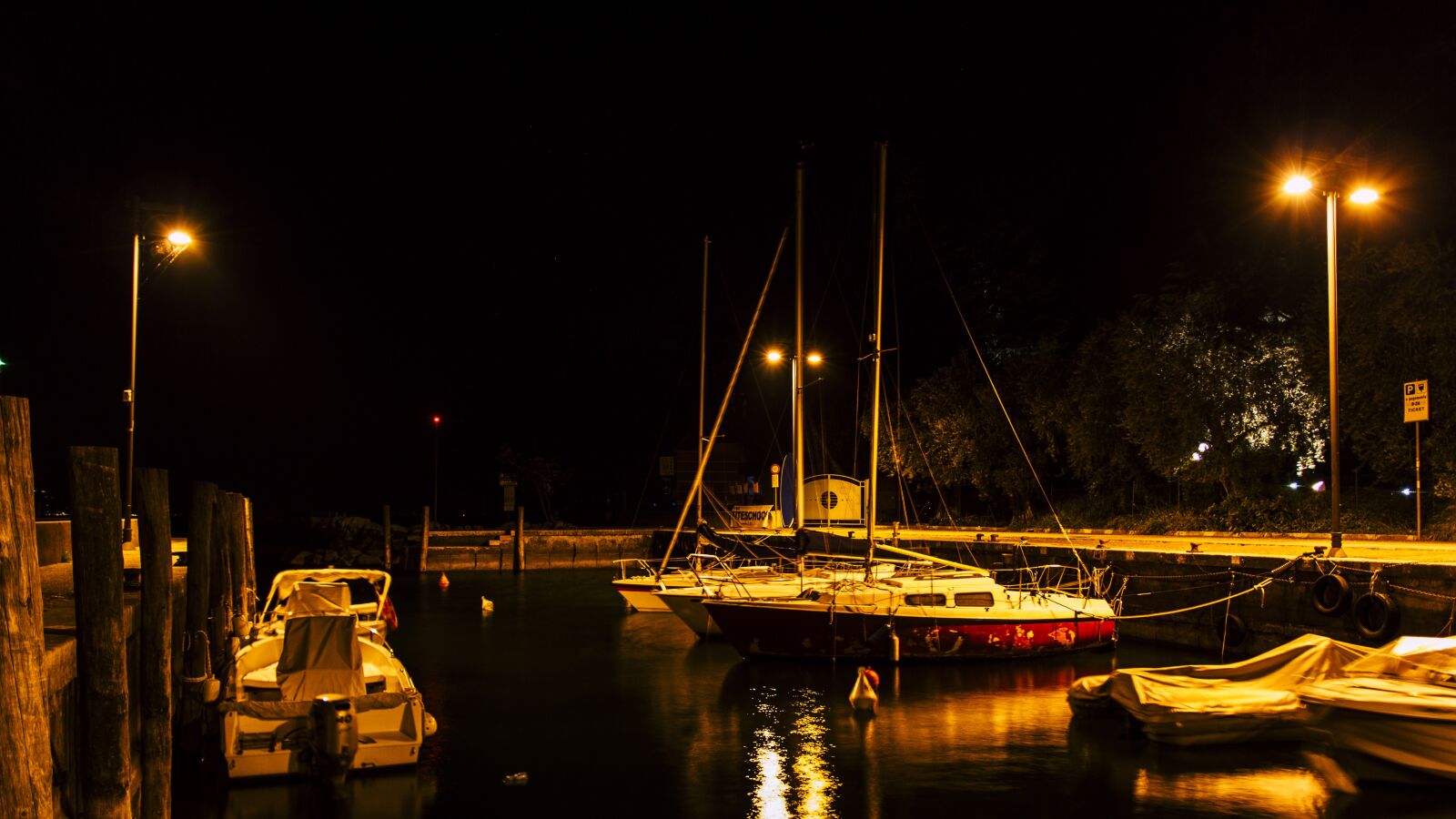 Canon EOS 650D (EOS Rebel T4i / EOS Kiss X6i) sample photo. Port, long exposure, night photography