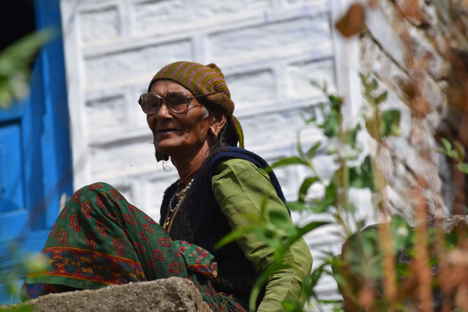 Nikon D5300 sample photo. Old lady, house, door photography