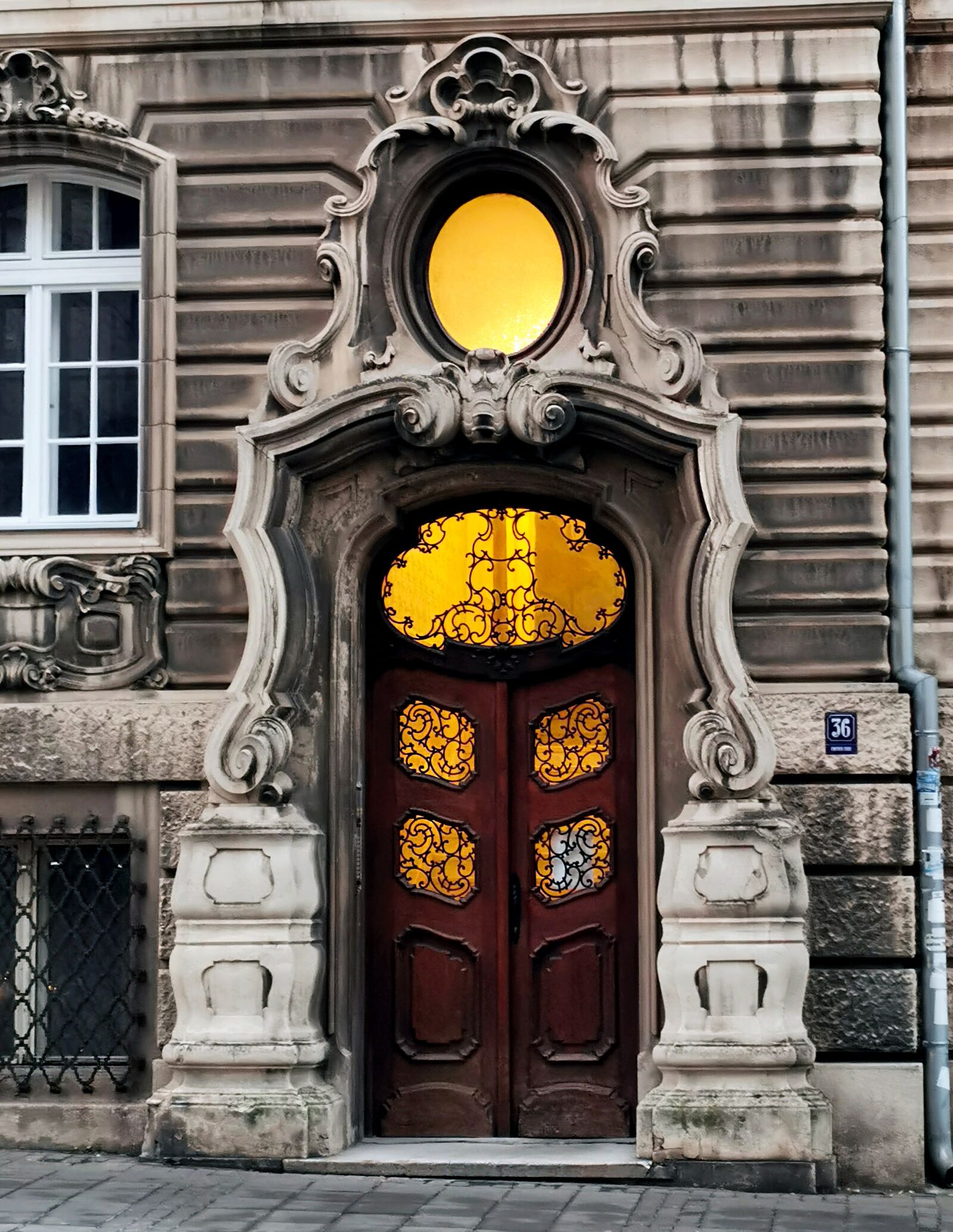 HUAWEI P30 Pro sample photo. Door, architecture, urban photography