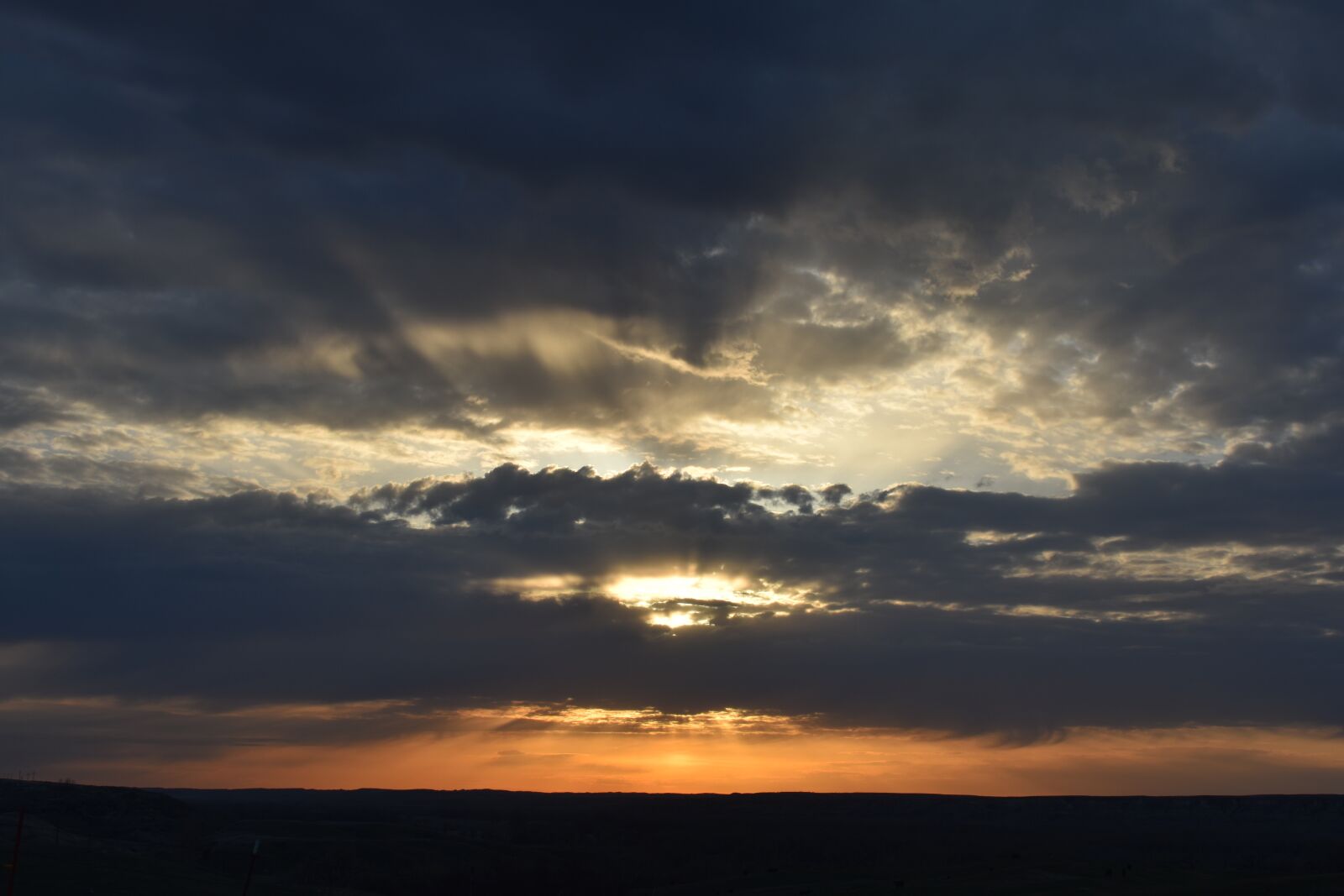 Nikon D3400 sample photo. Sunrise, clouds, beams of photography