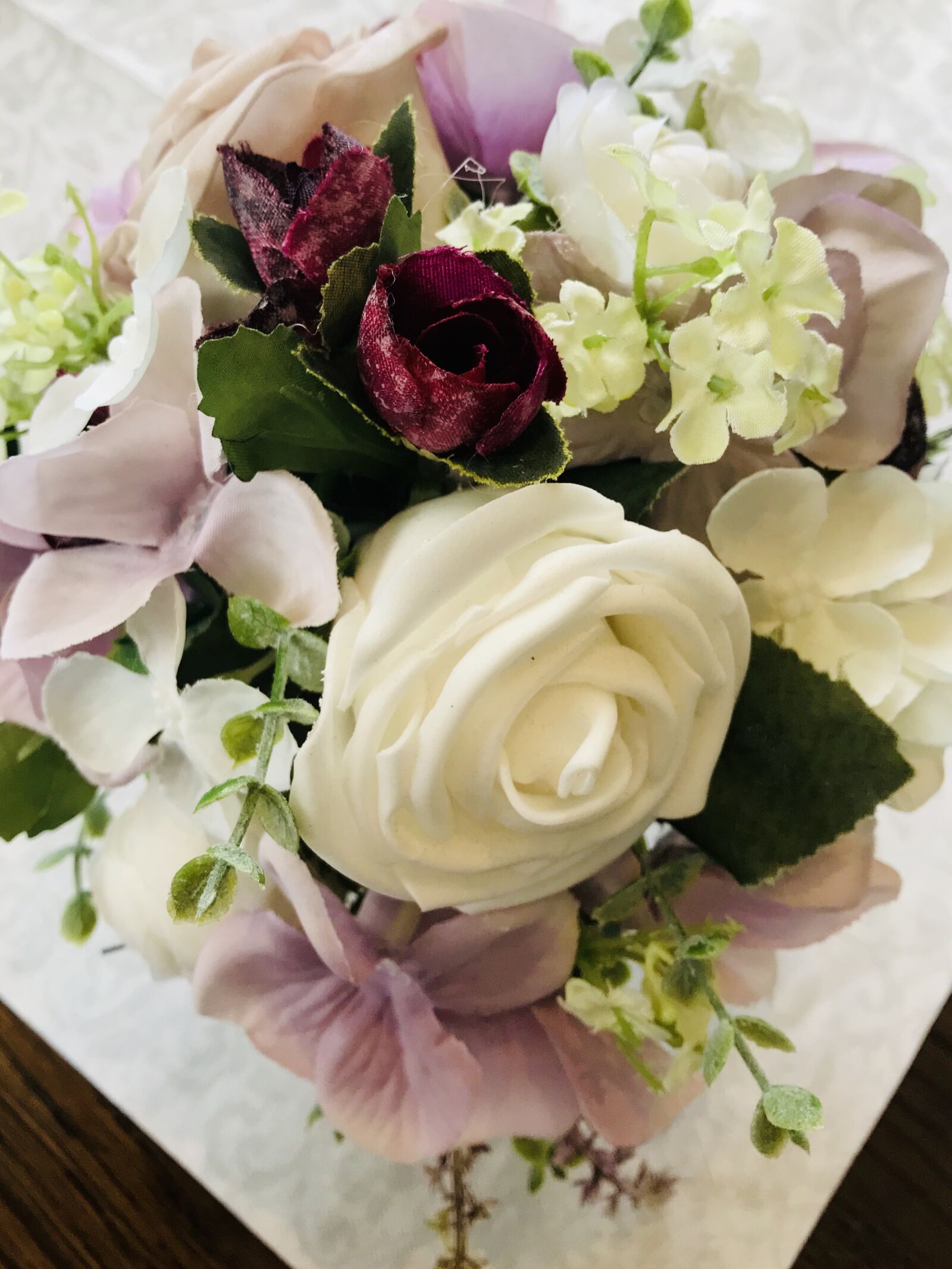 iPhone 7 back camera 3.99mm f/1.8 sample photo. Flowers, decoration, rose photography