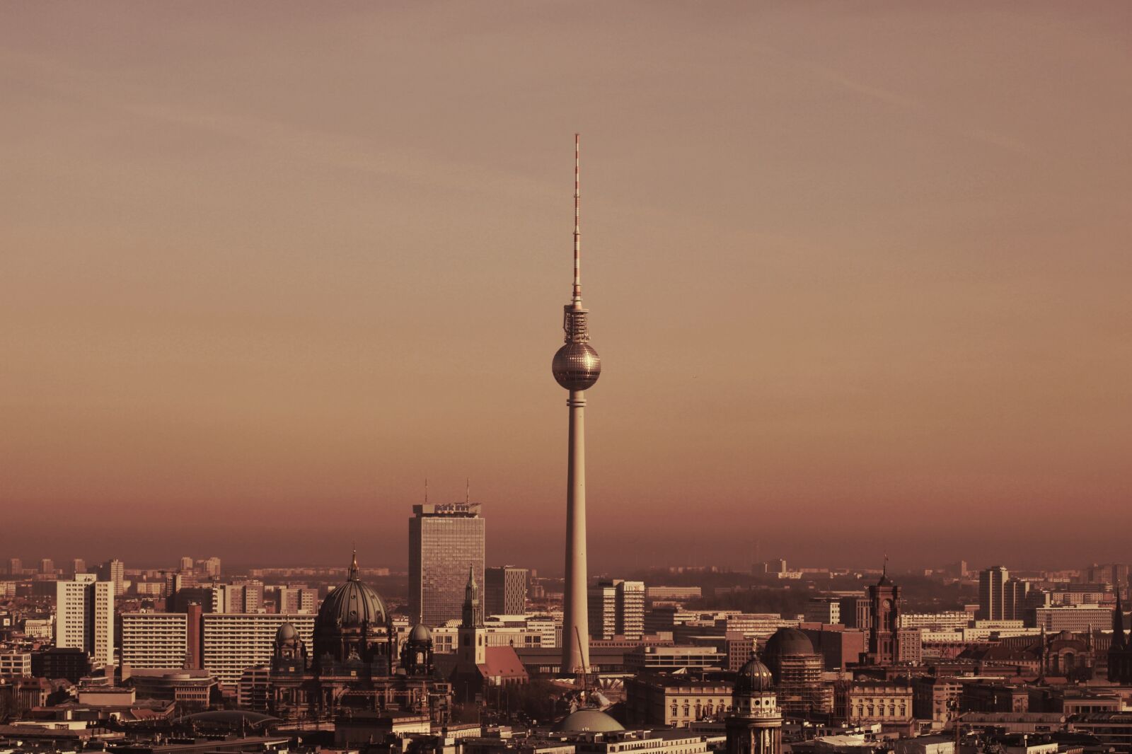 Canon EOS 2000D (EOS Rebel T7 / EOS Kiss X90 / EOS 1500D) sample photo. Berlin, tv tower, skyline photography