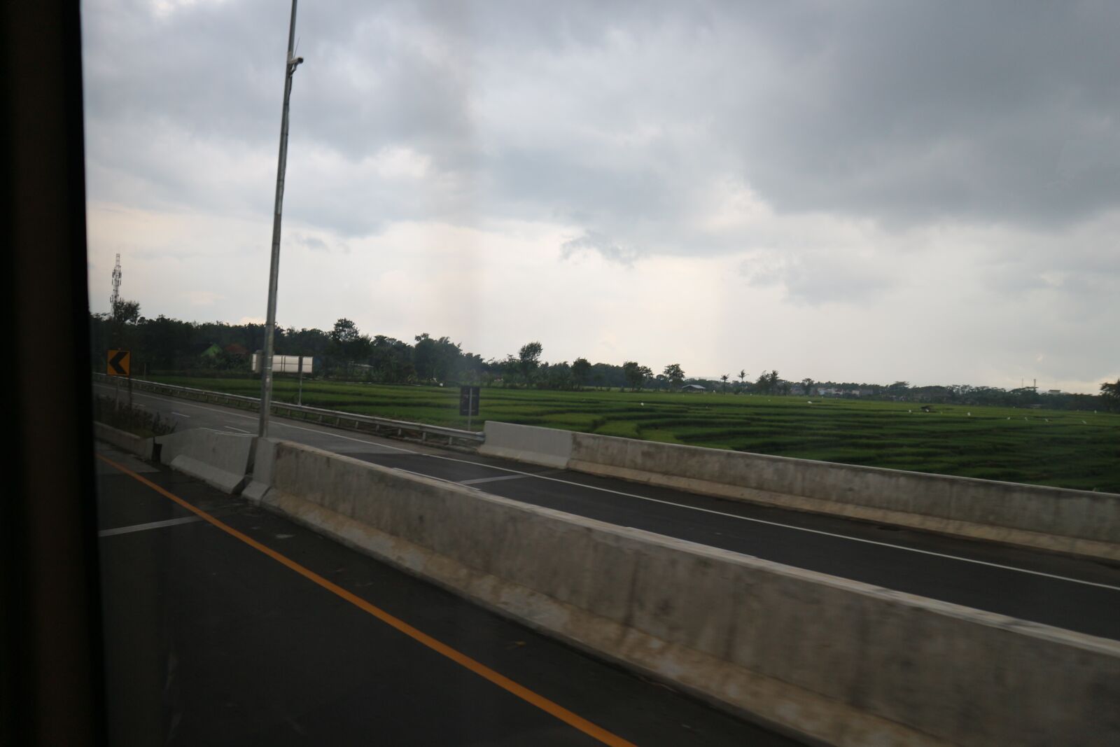 Canon EF-M 15-45mm F3.5-6.3 IS STM sample photo. Highway, cloudly, bus photography