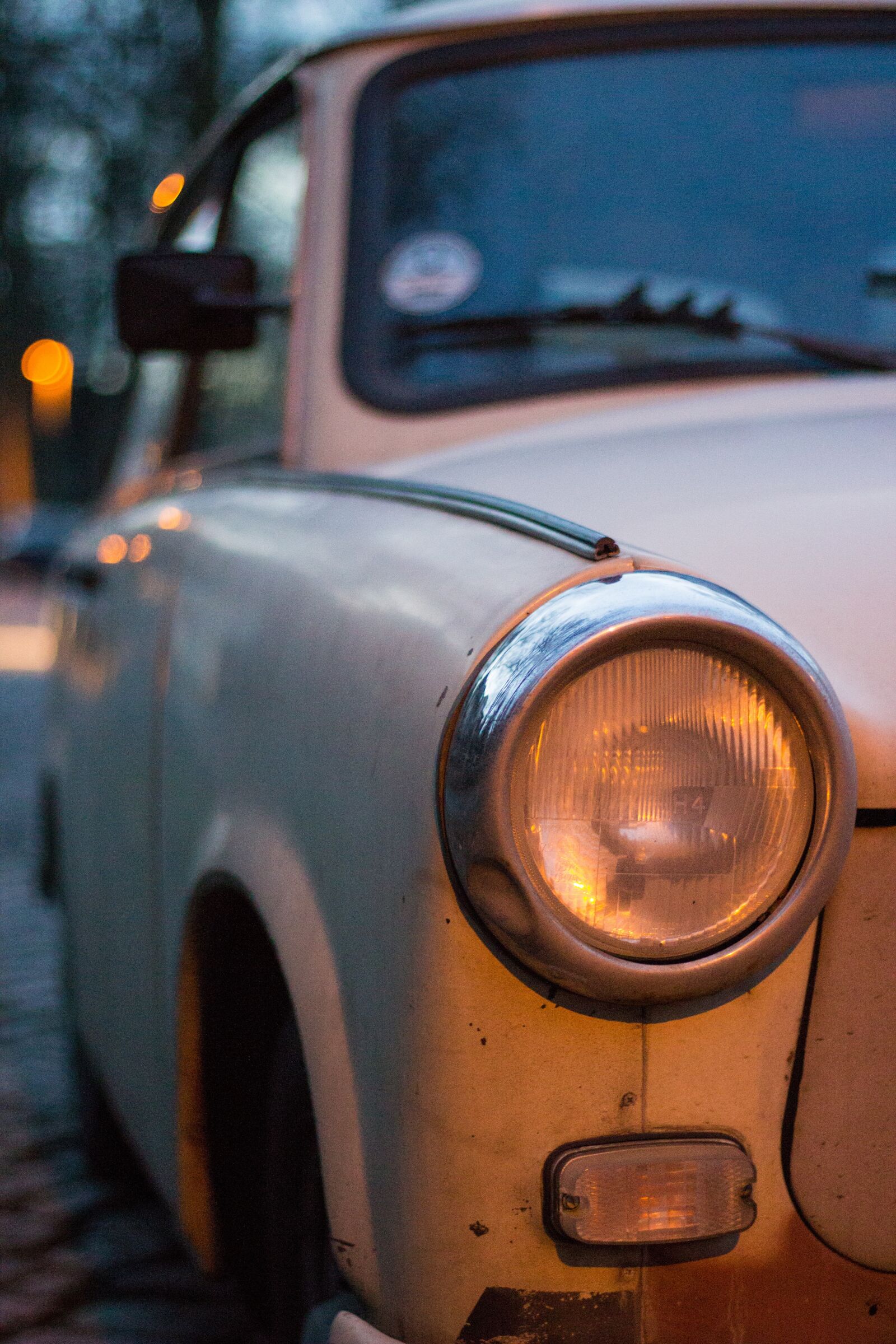 Canon EOS 600D (Rebel EOS T3i / EOS Kiss X5) + Canon EF 50mm F1.8 STM sample photo. Trabbi, auto, satellite photography