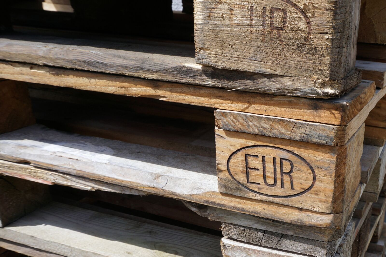 Sony a6000 sample photo. Euro pallets, wood, pallets photography