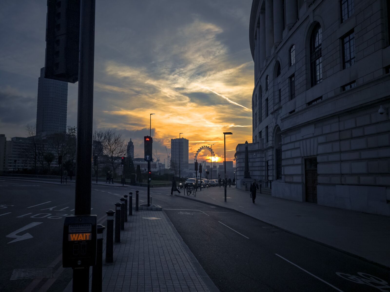 Apple iPhone 6s sample photo. Sunset, london, london eye photography