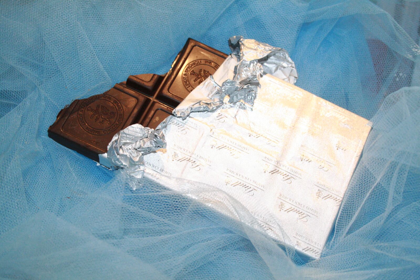 Canon EOS 400D (EOS Digital Rebel XTi / EOS Kiss Digital X) sample photo. Chocolate, chocolate bar, sweet photography