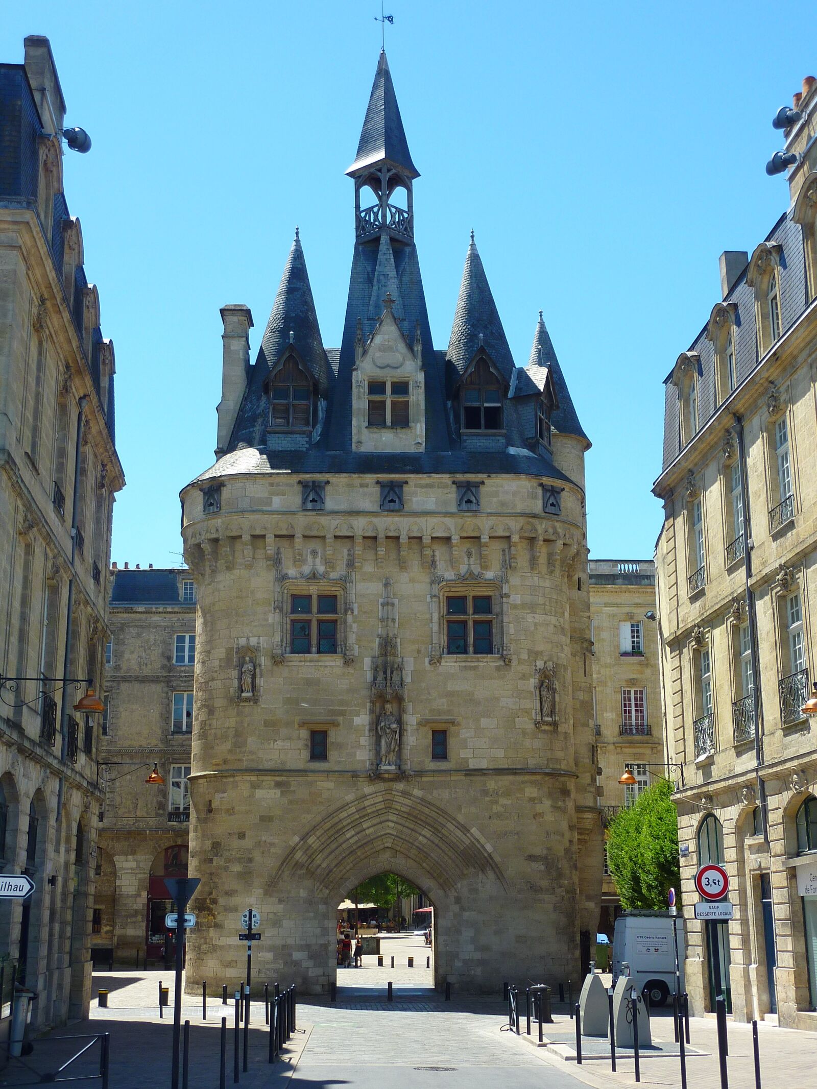 Panasonic DMC-TZ7 sample photo. Middle ages, architecture, city photography