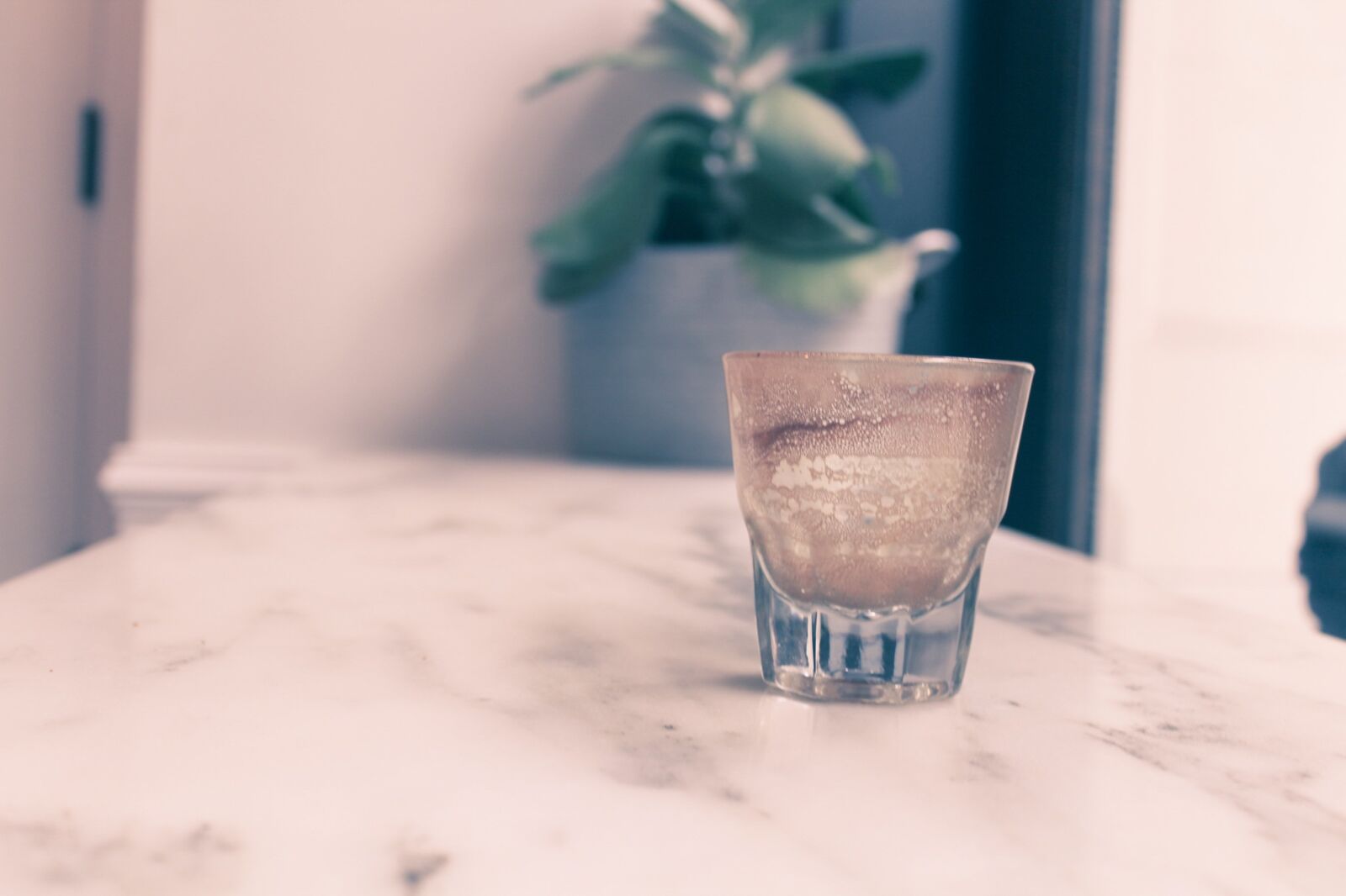 Canon EOS 1200D (EOS Rebel T5 / EOS Kiss X70 / EOS Hi) sample photo. Glas, drink, table photography