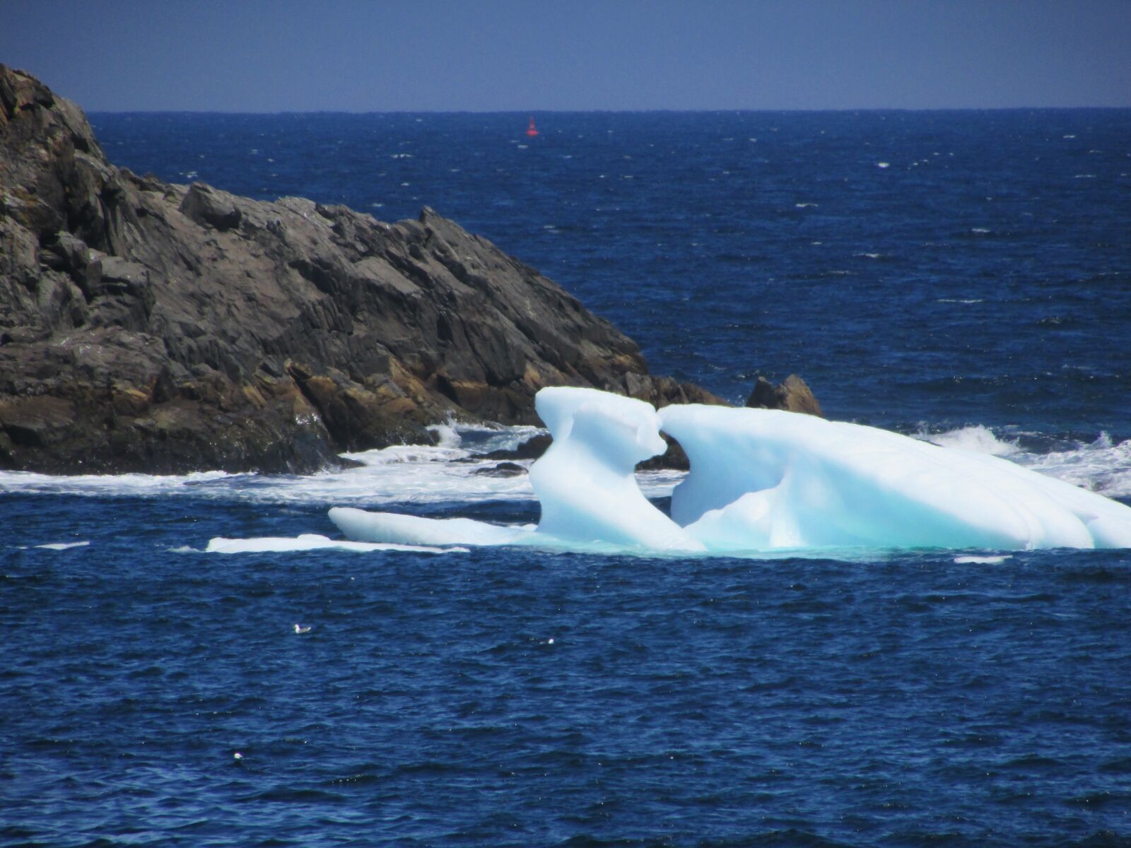 Canon PowerShot SX400 IS sample photo. Newfoundland, icebergs, north photography