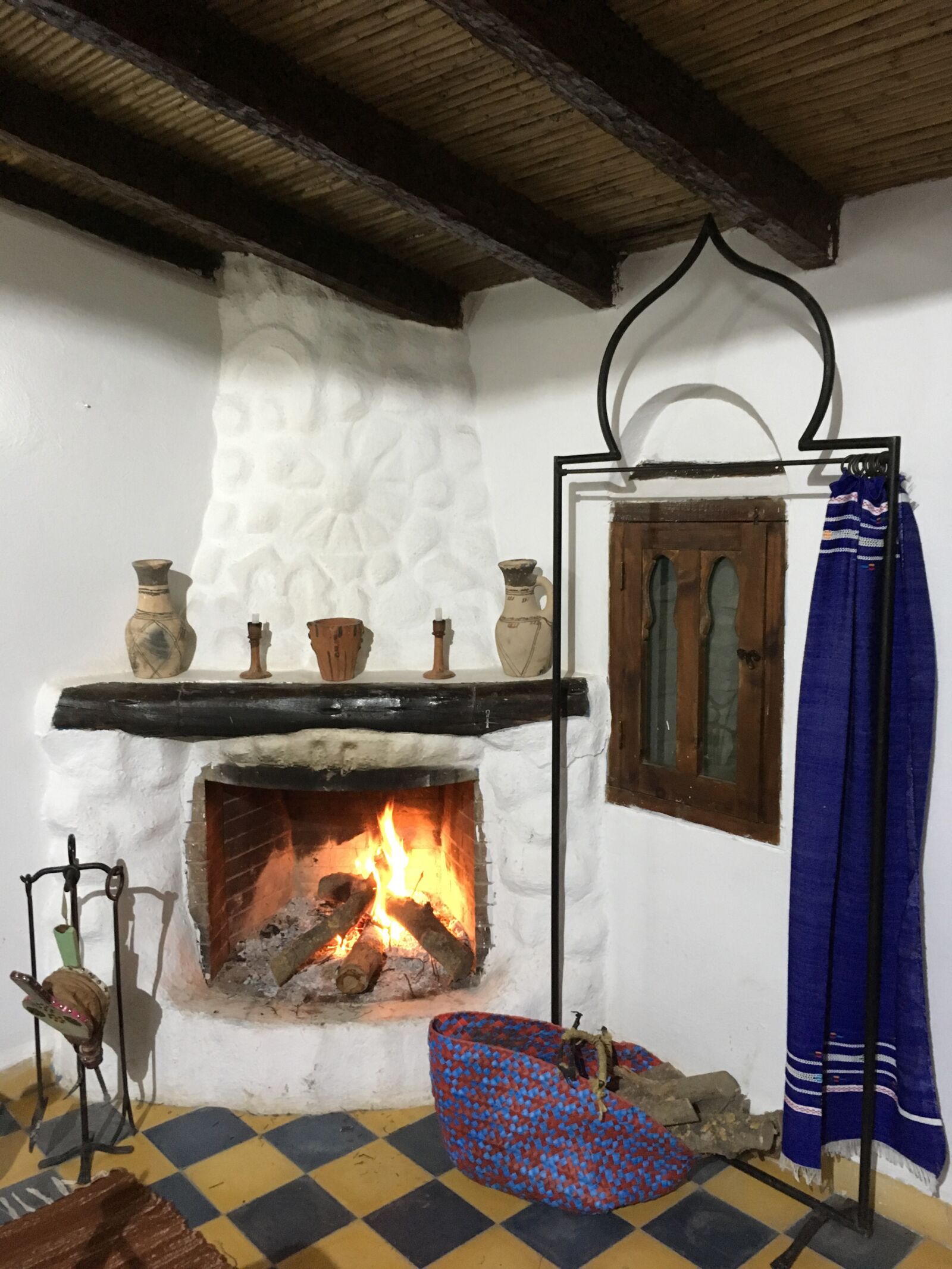 iPhone SE back camera 4.15mm f/2.2 sample photo. Fireplace, morocco, tile photography