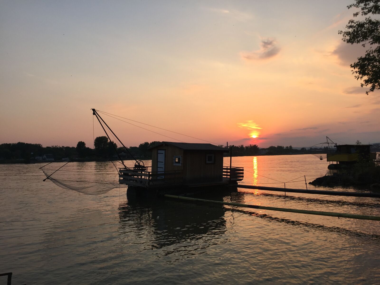 iPhone 6 back camera 4.15mm f/2.2 sample photo. Vienna, danube, evening photography