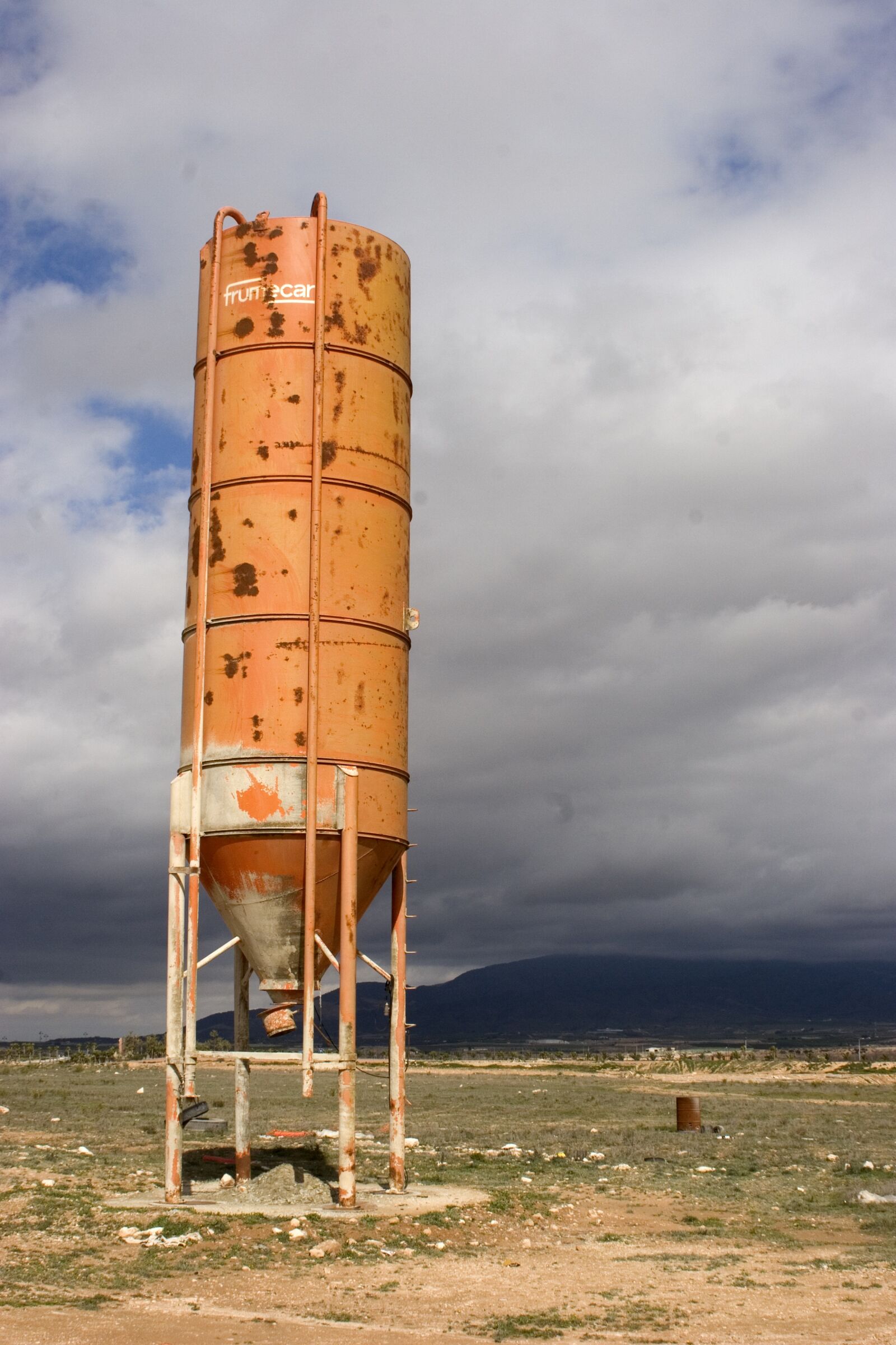 Canon EOS 20D sample photo. Hopper, cement, steampunk photography