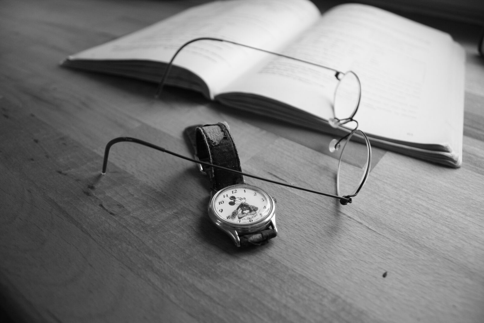 Canon EOS 450D (EOS Rebel XSi / EOS Kiss X2) sample photo. Books, glasses, reading, wristwatch photography