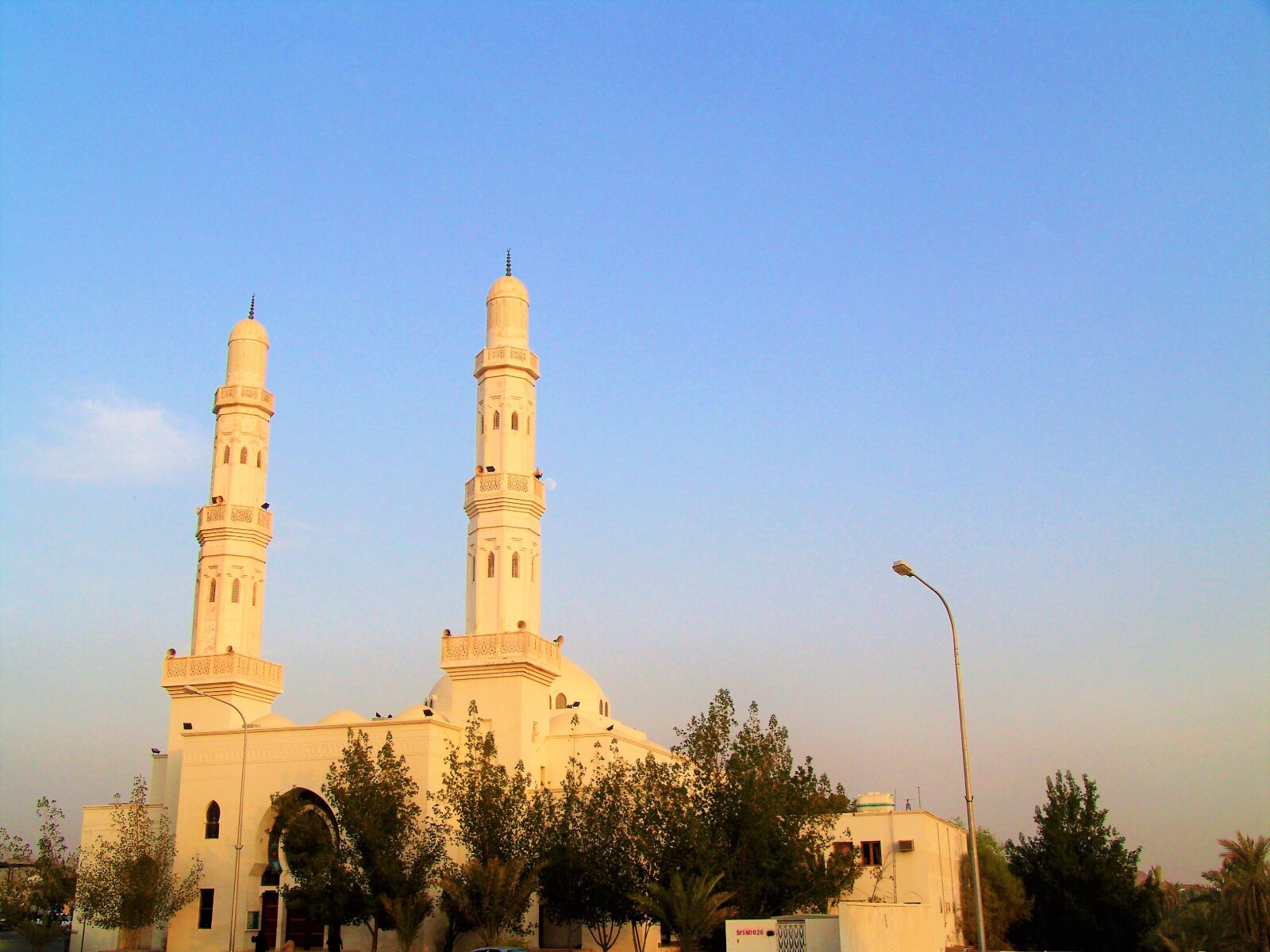 Sony DSC-F828 sample photo. Cami, minaret, architecture photography