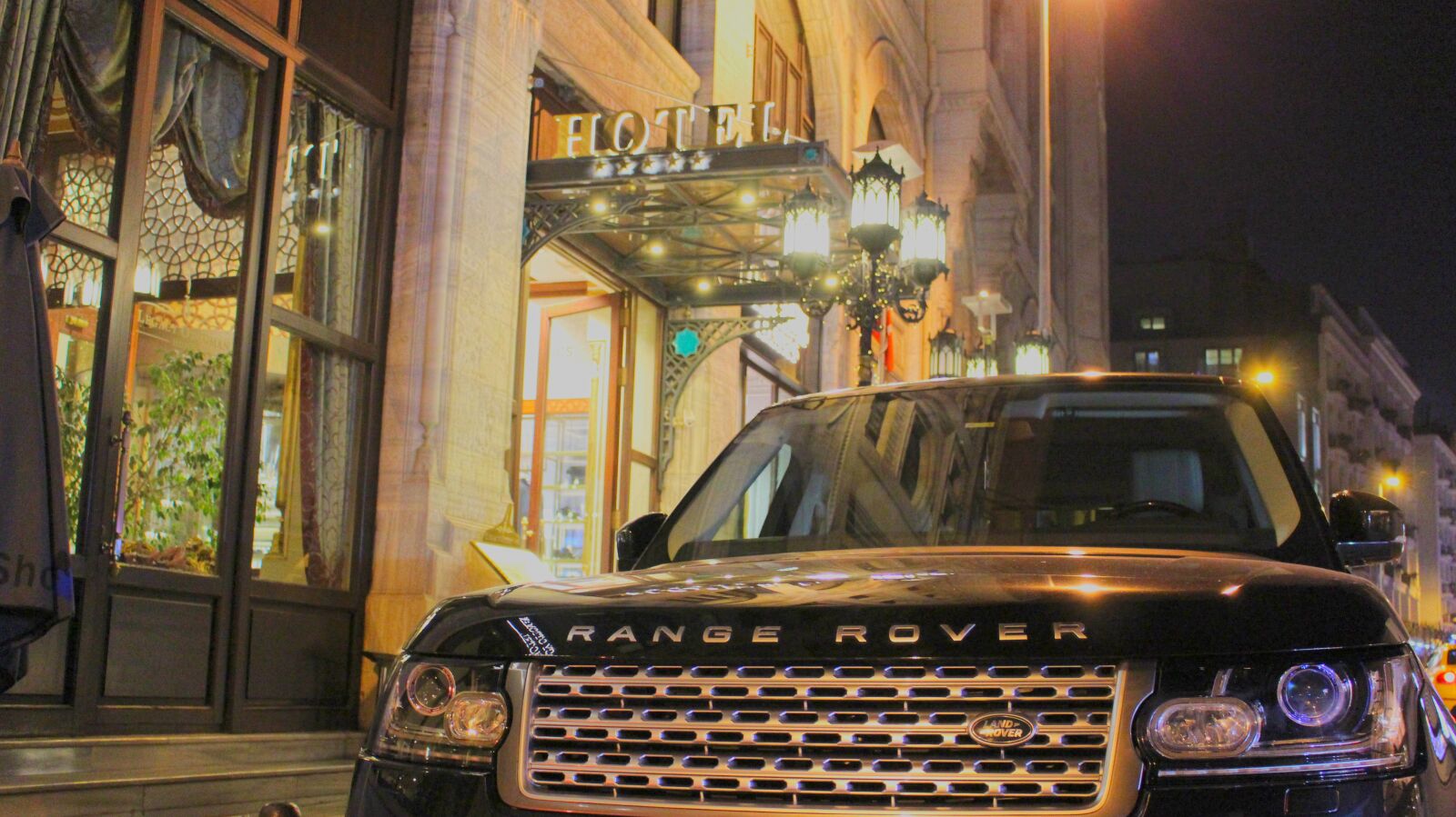 Canon EOS 700D (EOS Rebel T5i / EOS Kiss X7i) sample photo. Range rover, hotel, a photography