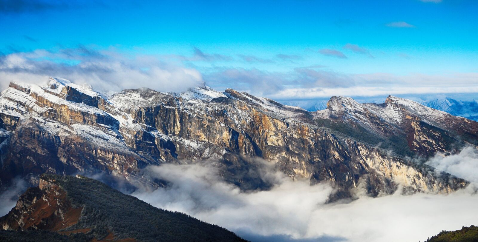 Canon EOS 700D (EOS Rebel T5i / EOS Kiss X7i) sample photo. Clouds, blue sky, alpine photography