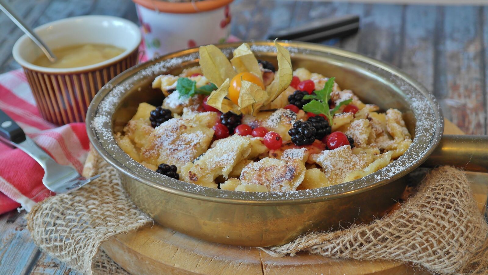 Samsung NX20 sample photo. Kaiserschmarrn, eat, delicious photography