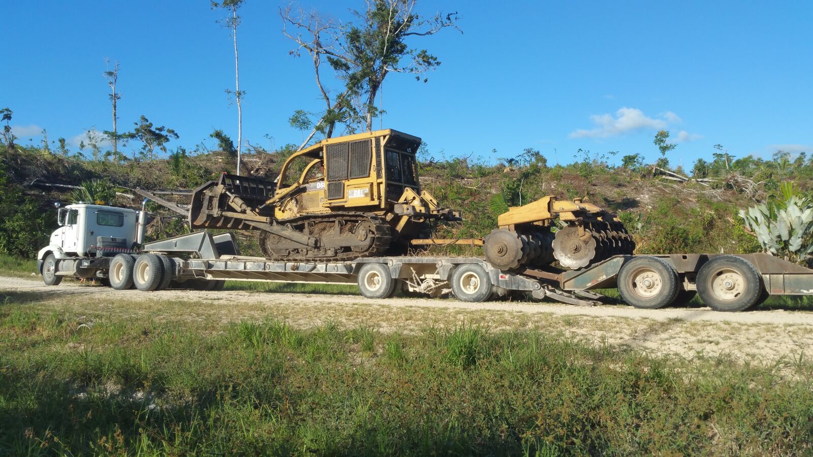 Samsung Galaxy Note4 sample photo. Machine, tractor, industry photography