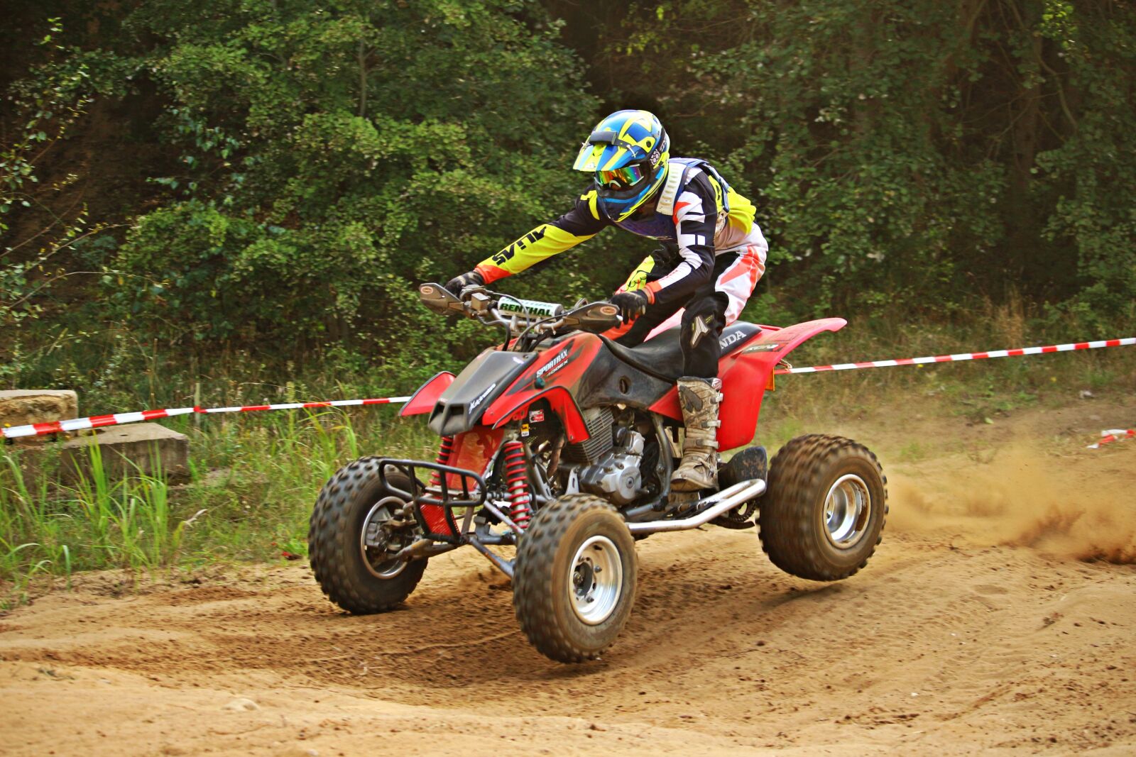 Canon EOS 100D (EOS Rebel SL1 / EOS Kiss X7) sample photo. Quad, jump, motocross photography