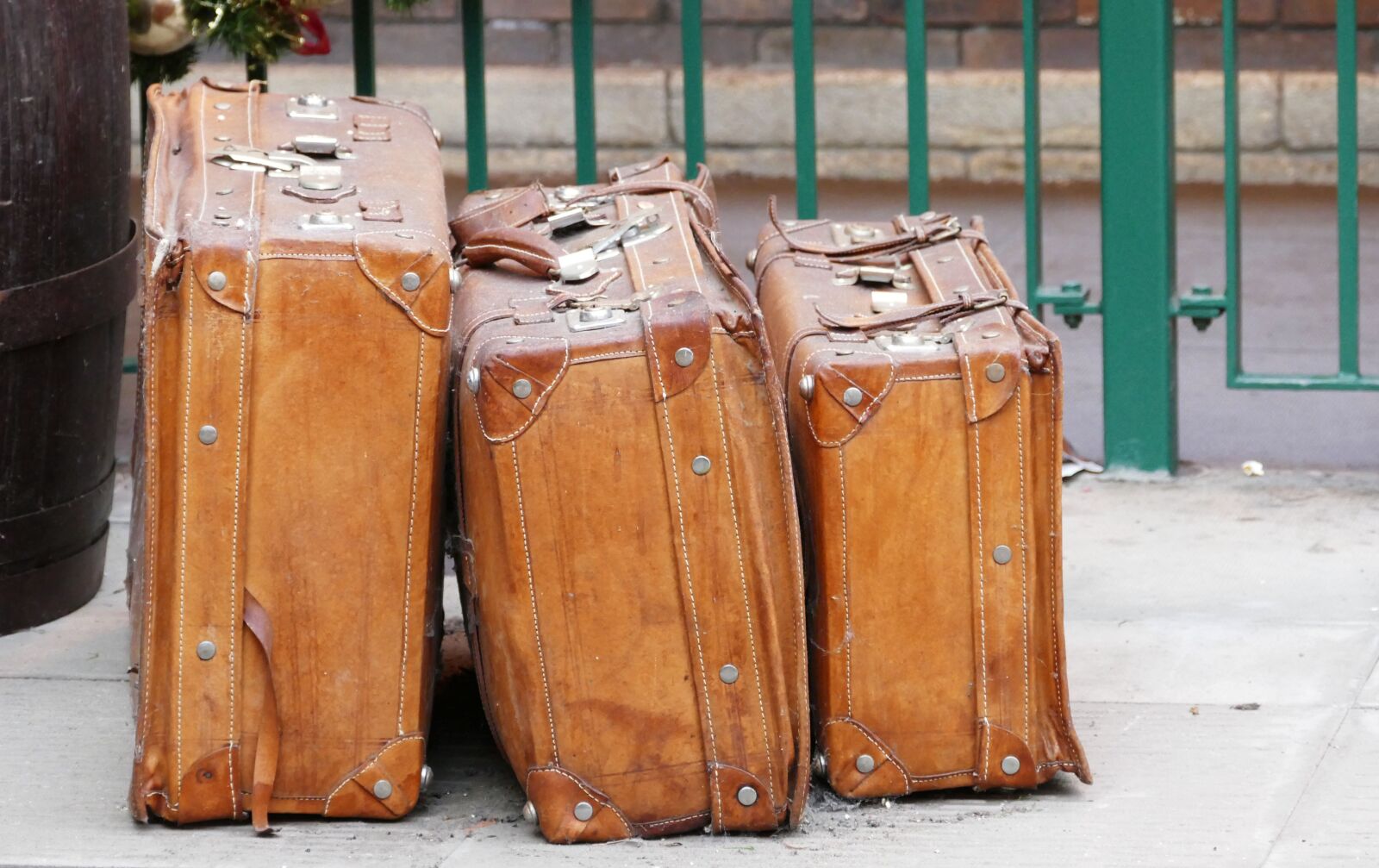 Panasonic Lumix DMC-FZ1000 sample photo. Luggage, bags, travel photography