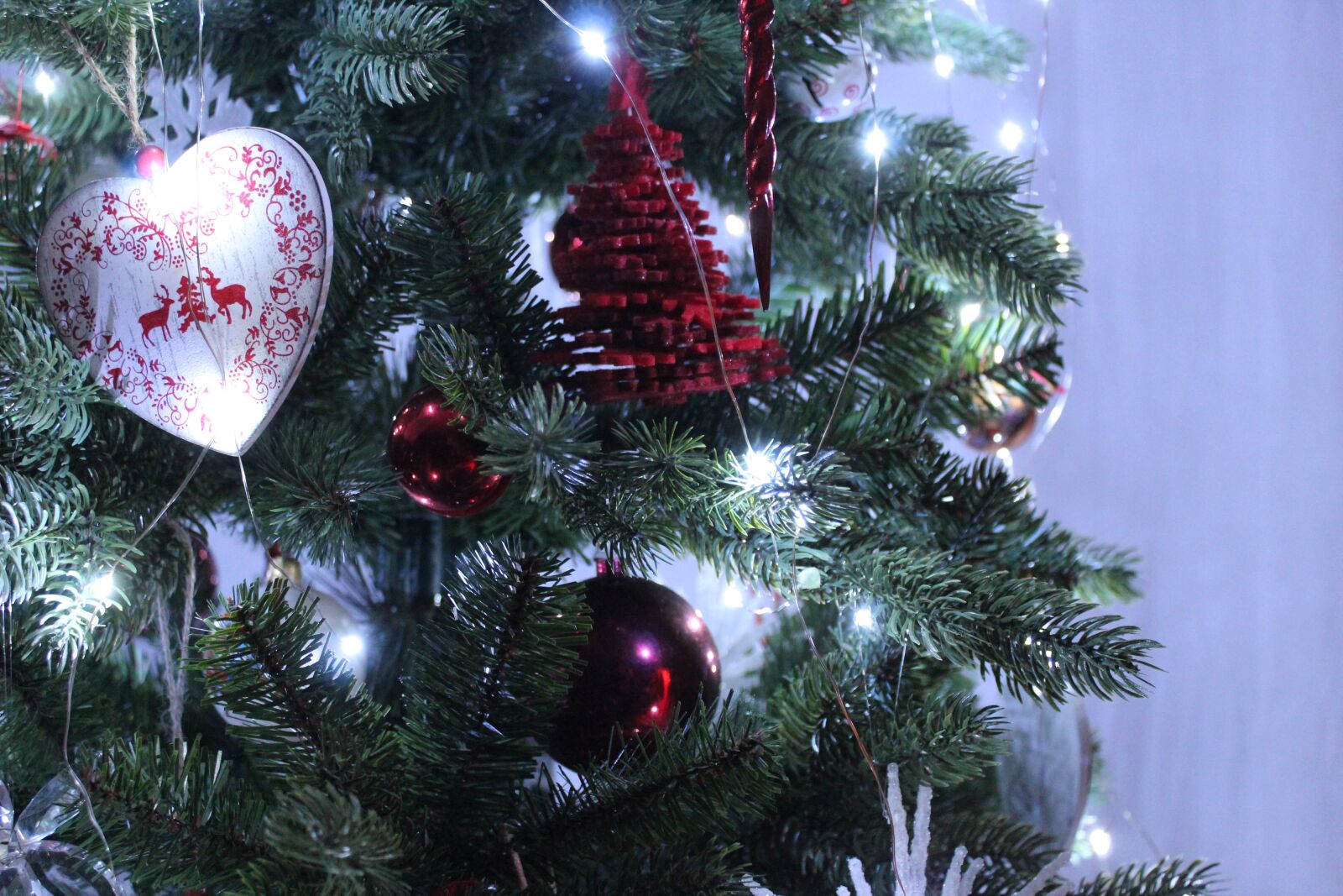 Canon EOS 1300D (EOS Rebel T6 / EOS Kiss X80) sample photo. Christmas, fir, decoration photography