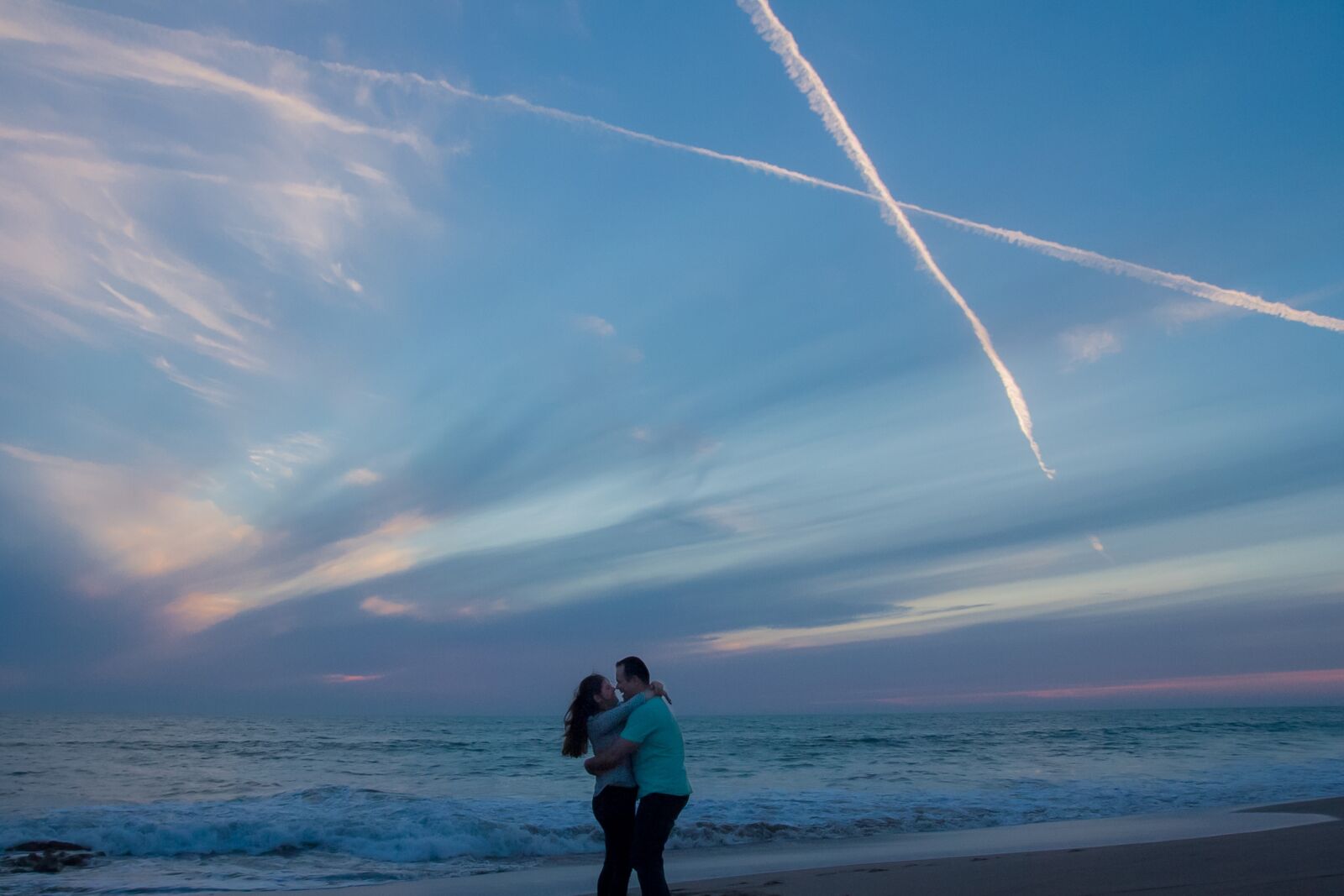 Canon EOS 7D sample photo. Couple, beach, sunset photography