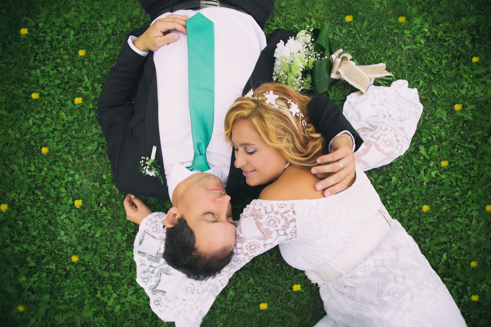 Canon EOS 6D + Canon EF 24-105mm F4L IS USM sample photo. Wedding, women, husband photography
