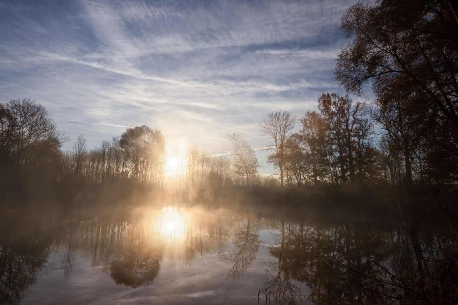 Sony Vario-Tessar T* FE 16-35mm F4 ZA OSS sample photo. Lake, sunrise, mood photography