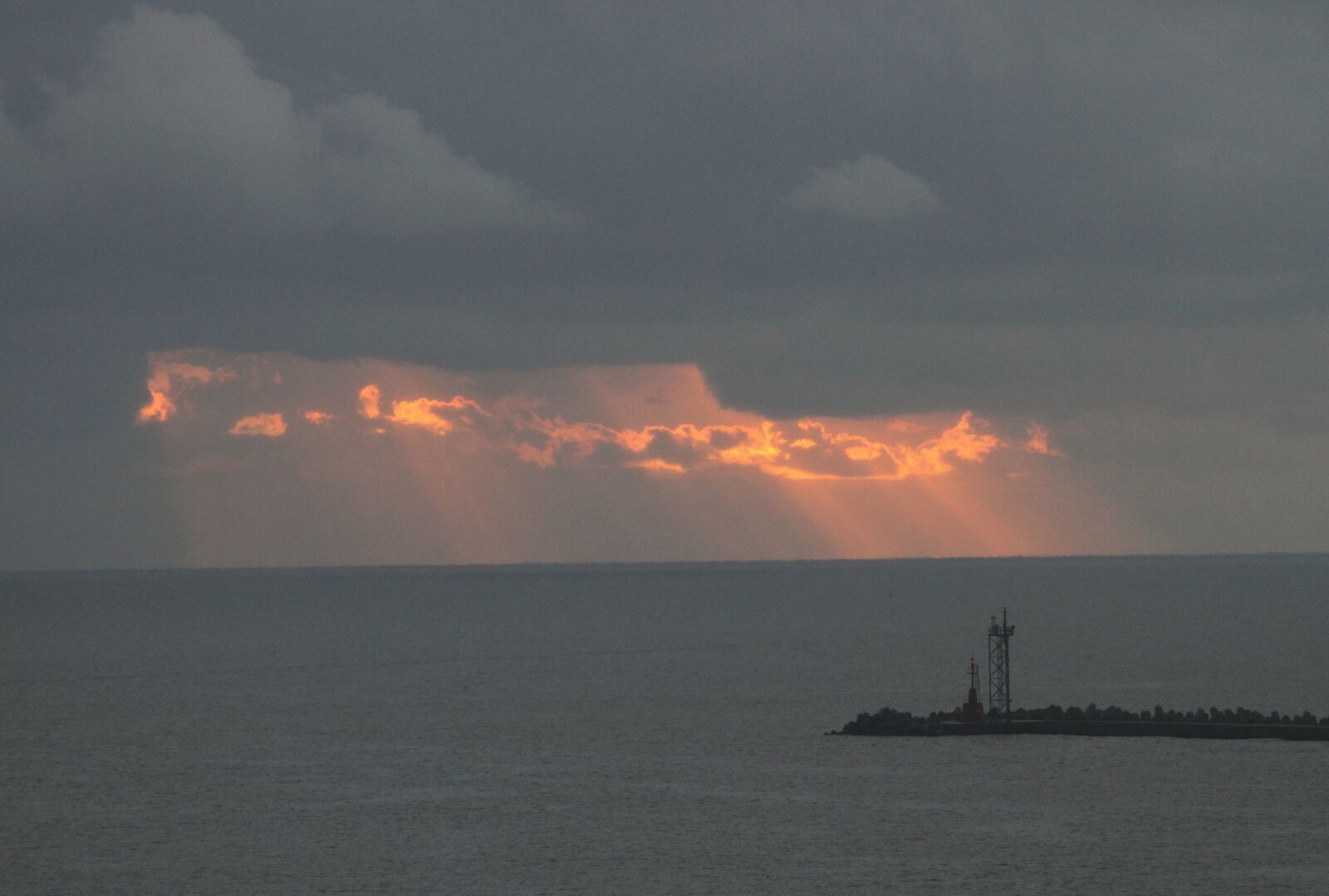 Canon EOS 7D sample photo. Sunrise, horizon, water photography