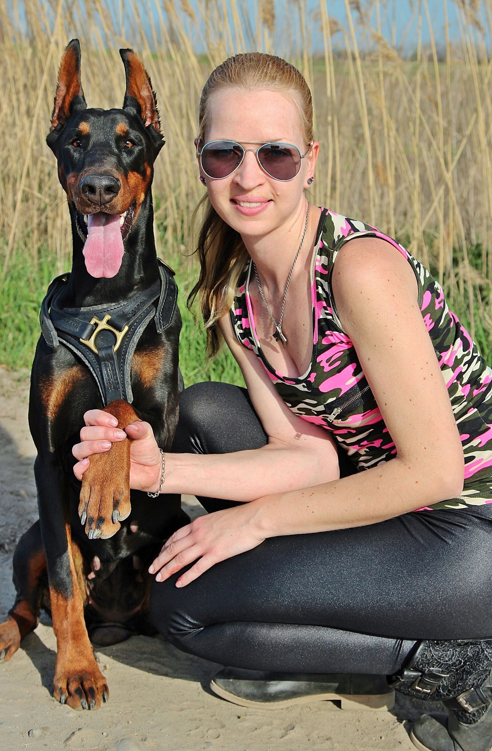 Canon EOS 600D (Rebel EOS T3i / EOS Kiss X5) sample photo. Doberman, dog, blonde woman photography