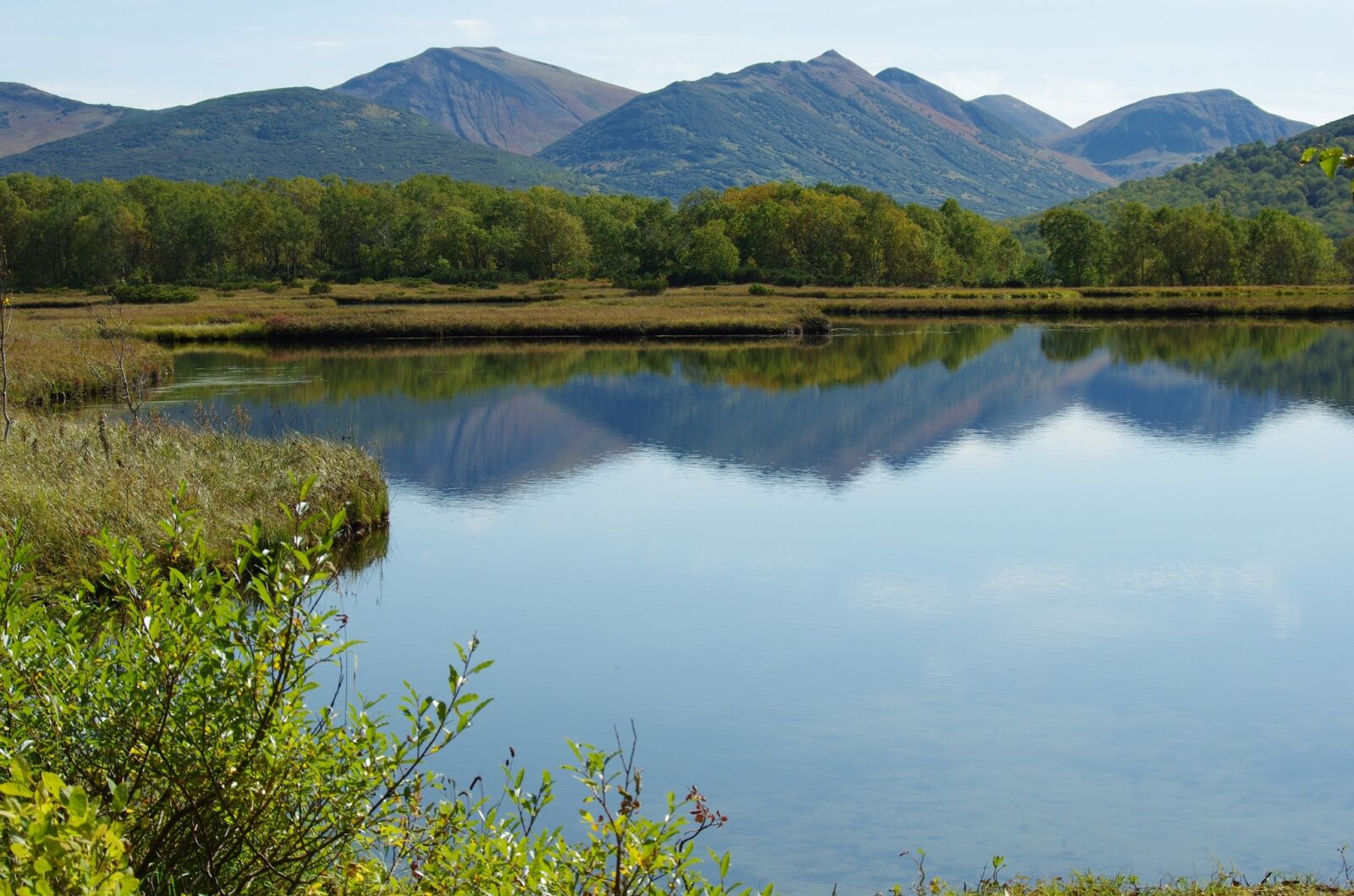 Pentax K-5 sample photo. Lake, mountains, forest photography