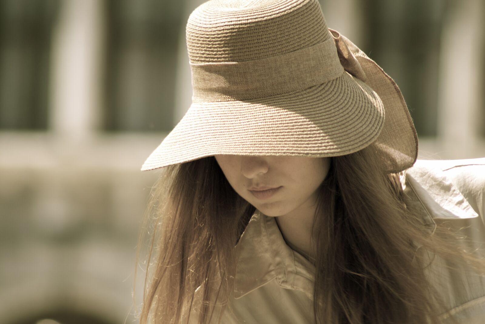 Canon EOS 600D (Rebel EOS T3i / EOS Kiss X5) sample photo. Lady in a hat photography