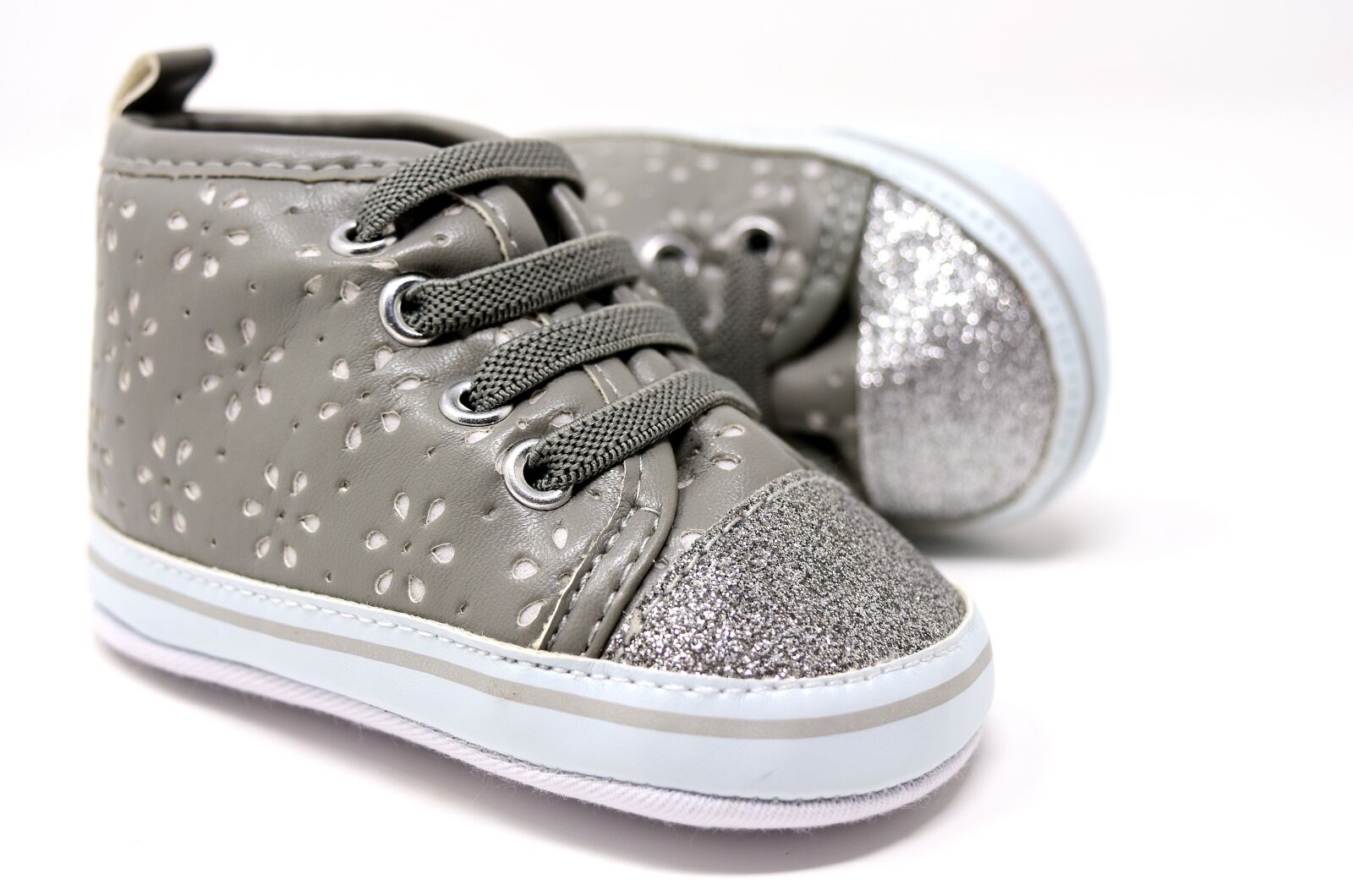 Nikon D7200 sample photo. Baby shoes, cute, small photography