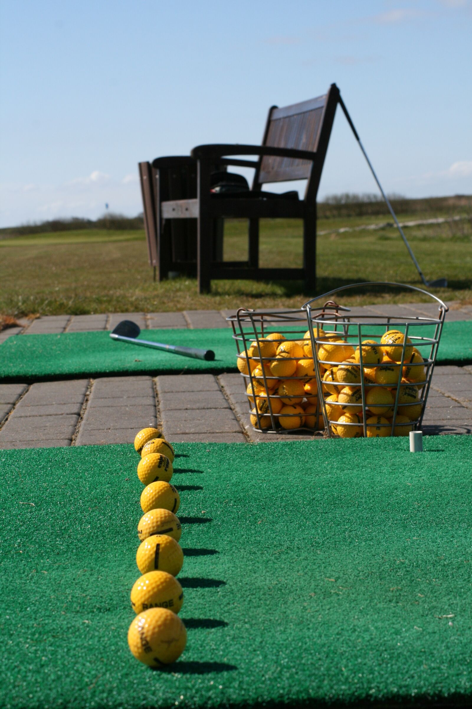 Canon EOS 400D (EOS Digital Rebel XTi / EOS Kiss Digital X) sample photo. Golf, driving range, line photography