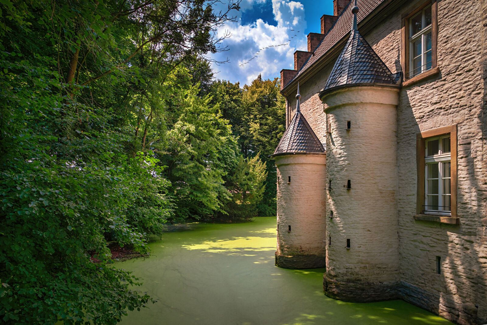 Sony a6000 + Sony Vario-Tessar T* E 16-70mm F4 ZA OSS sample photo. Castle, architecture, middle ages photography