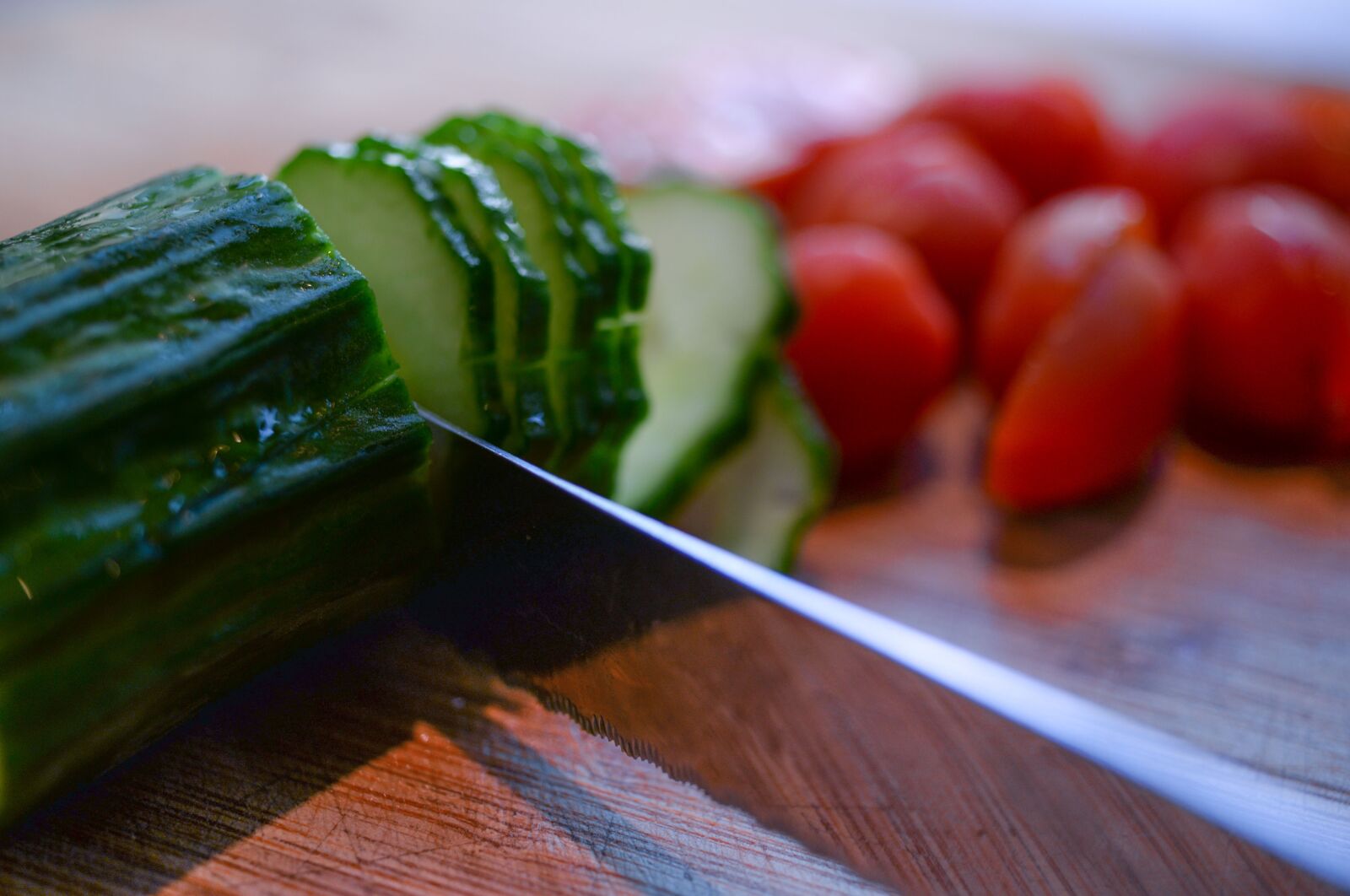 Nikon D610 sample photo. Tomato, knife, cucumber photography