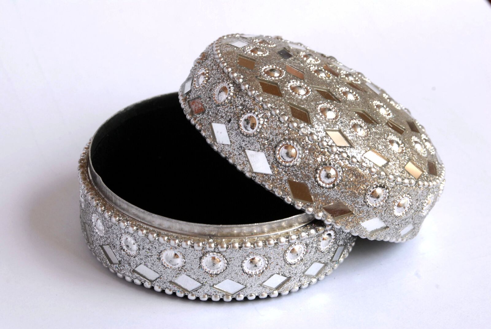 Nikon D200 sample photo. Trinket box, silver, ornament photography