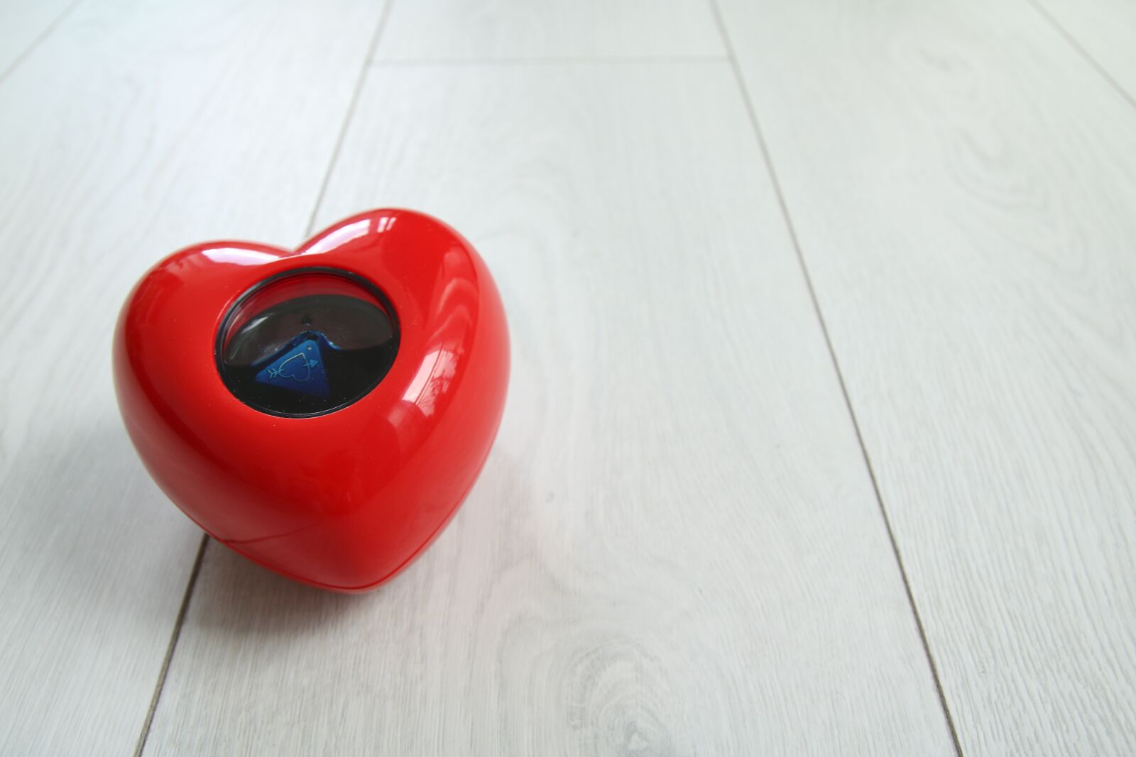 Tamron SP AF 17-50mm F2.8 XR Di II LD Aspherical (IF) sample photo. Heart, love, health photography