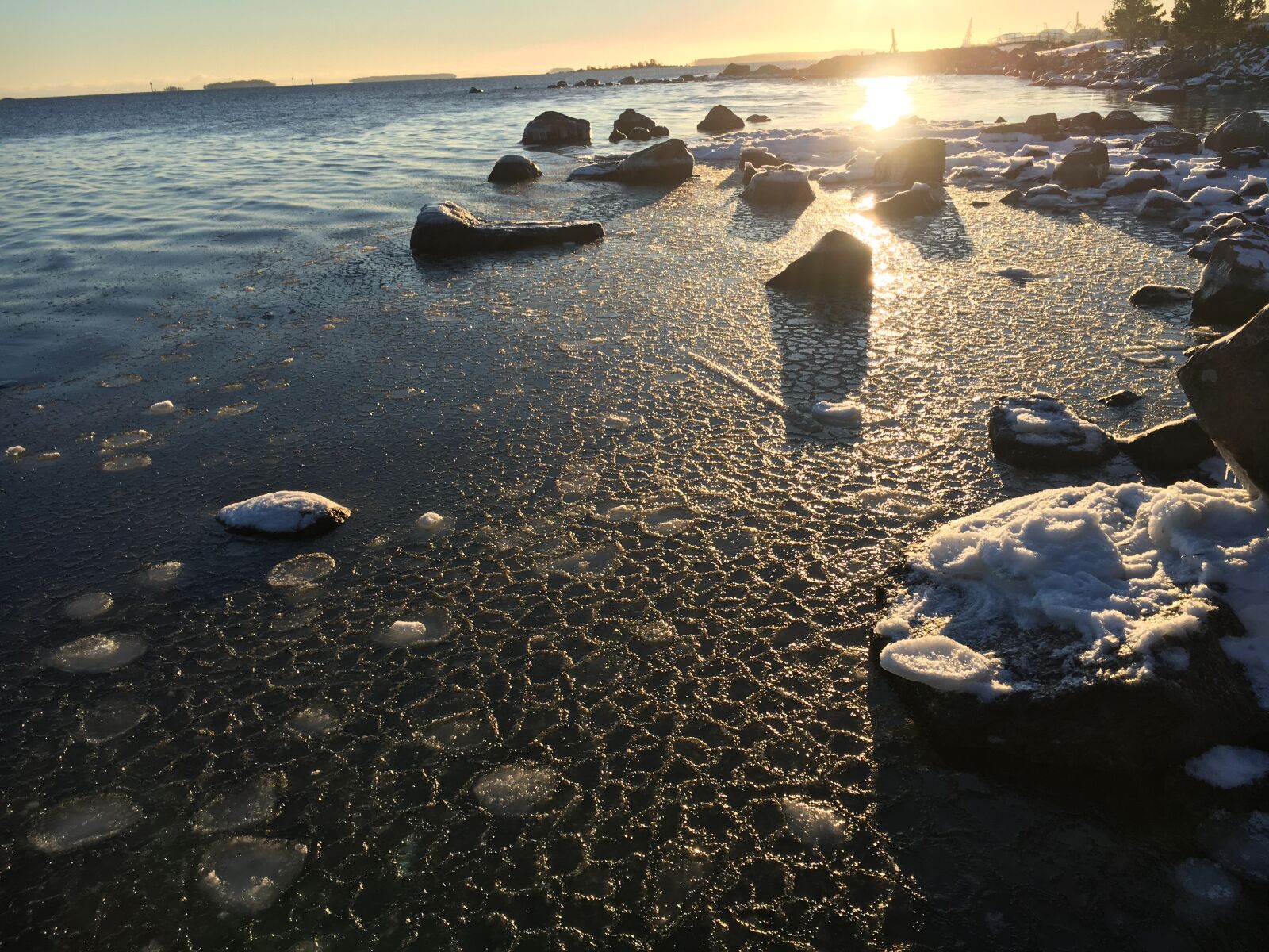 Apple iPhone 6s sample photo. Nature, bay, winter photography