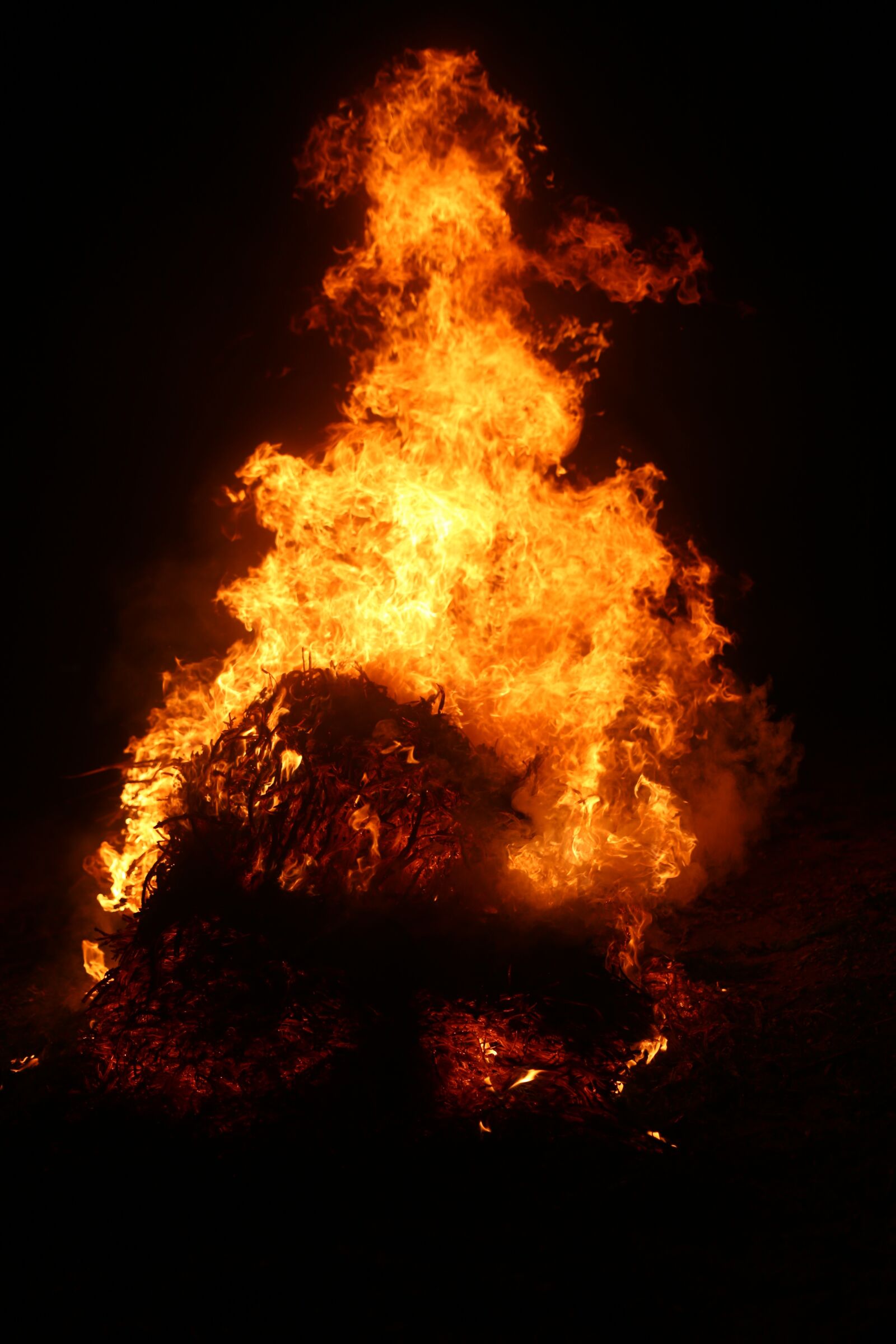 Canon EF 40mm F2.8 STM sample photo. Smoke, flame, burn photography