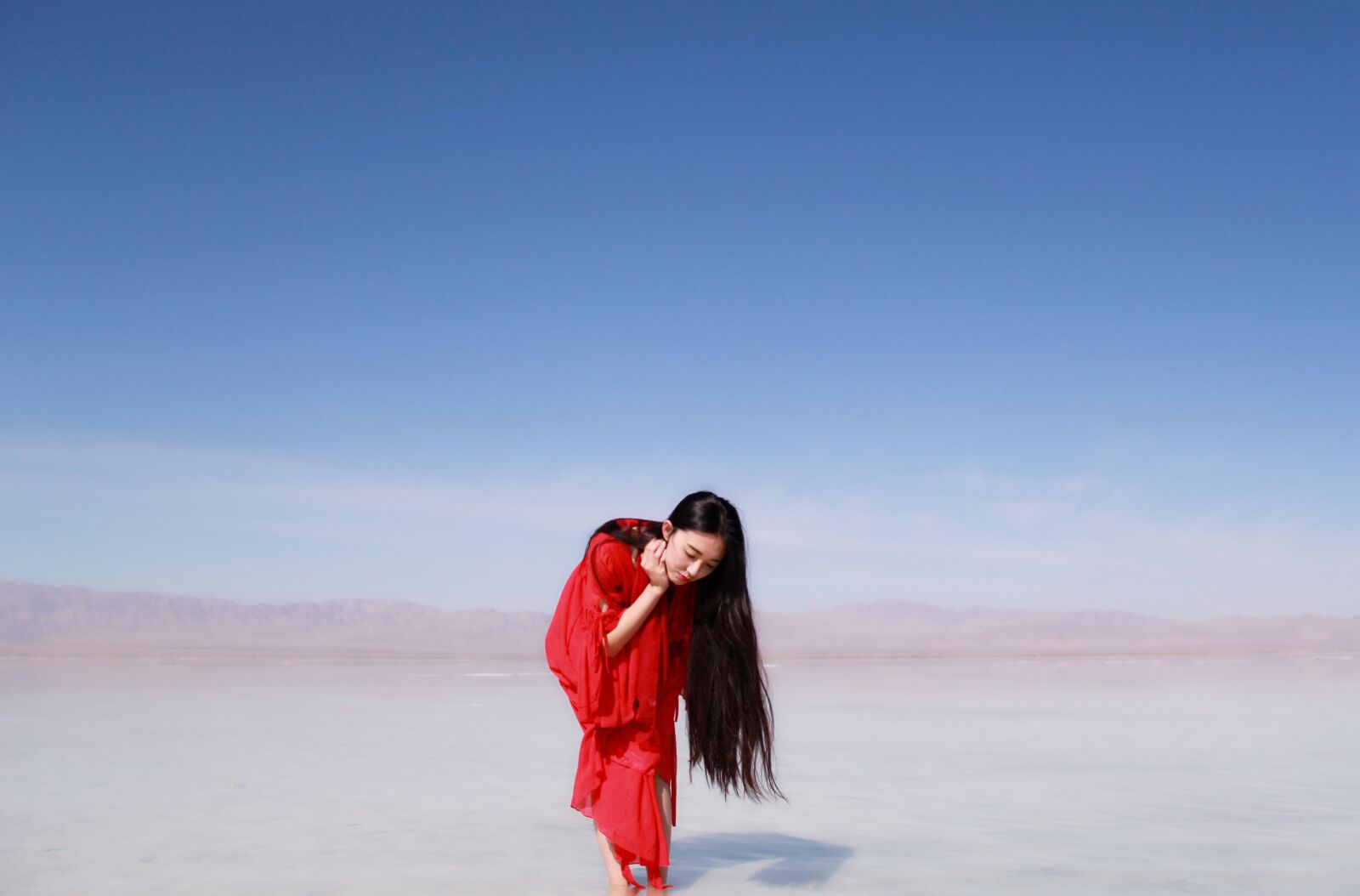 Canon EF-S 18-135mm F3.5-5.6 IS sample photo. Caka salt lake, girls photography
