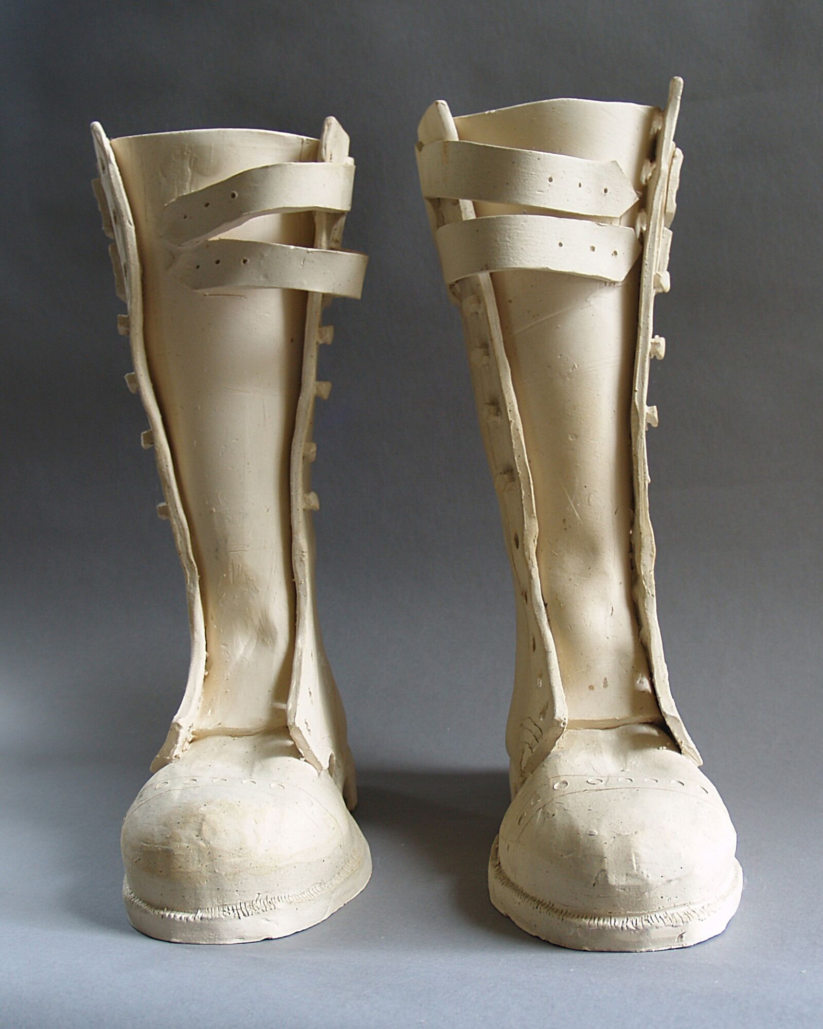 Olympus E-500 (EVOLT E-500) sample photo. Boots, ceramic, sculpture photography