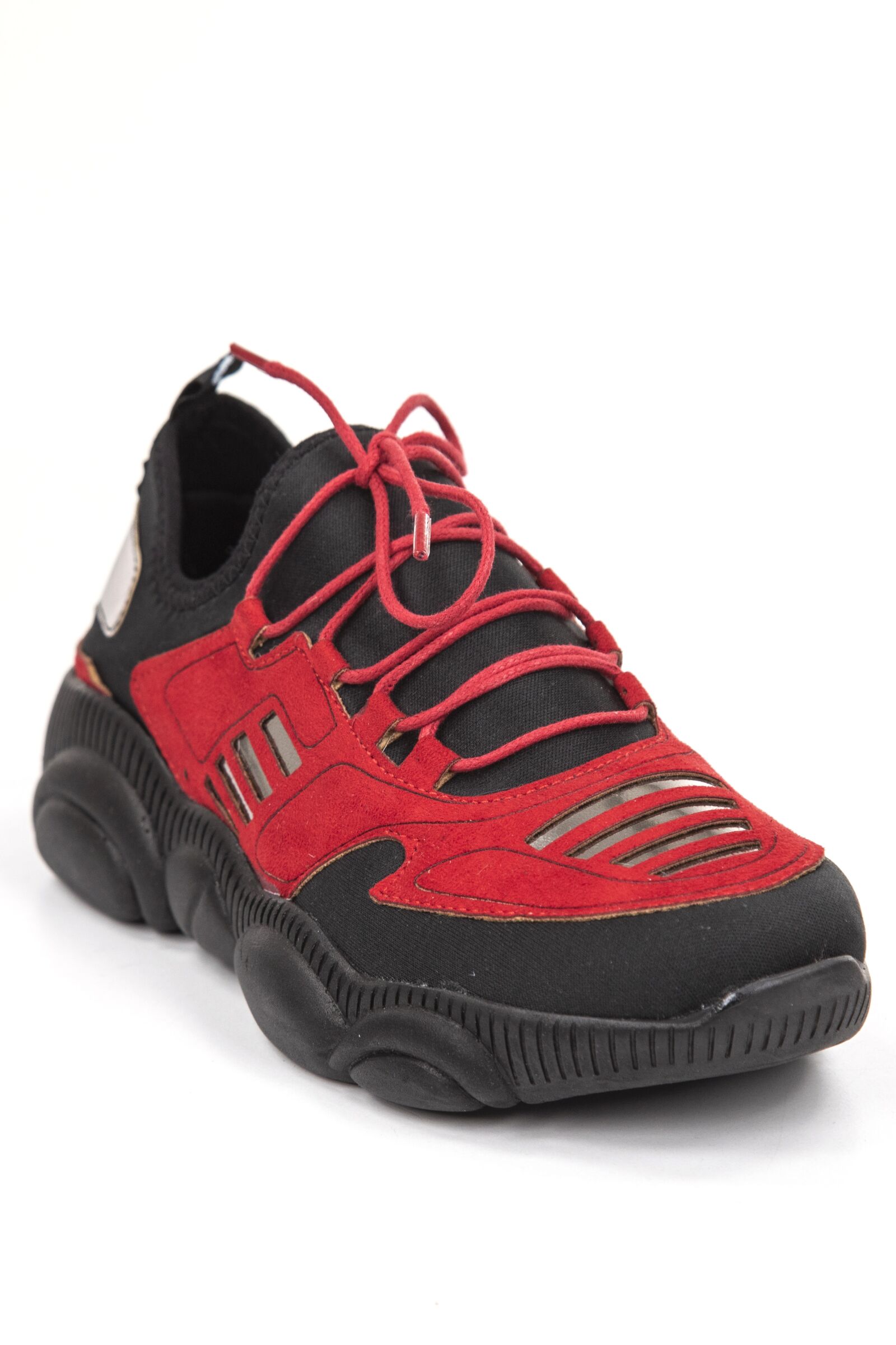 Canon EOS 5D Mark IV sample photo. Shoes, foot, daily photography