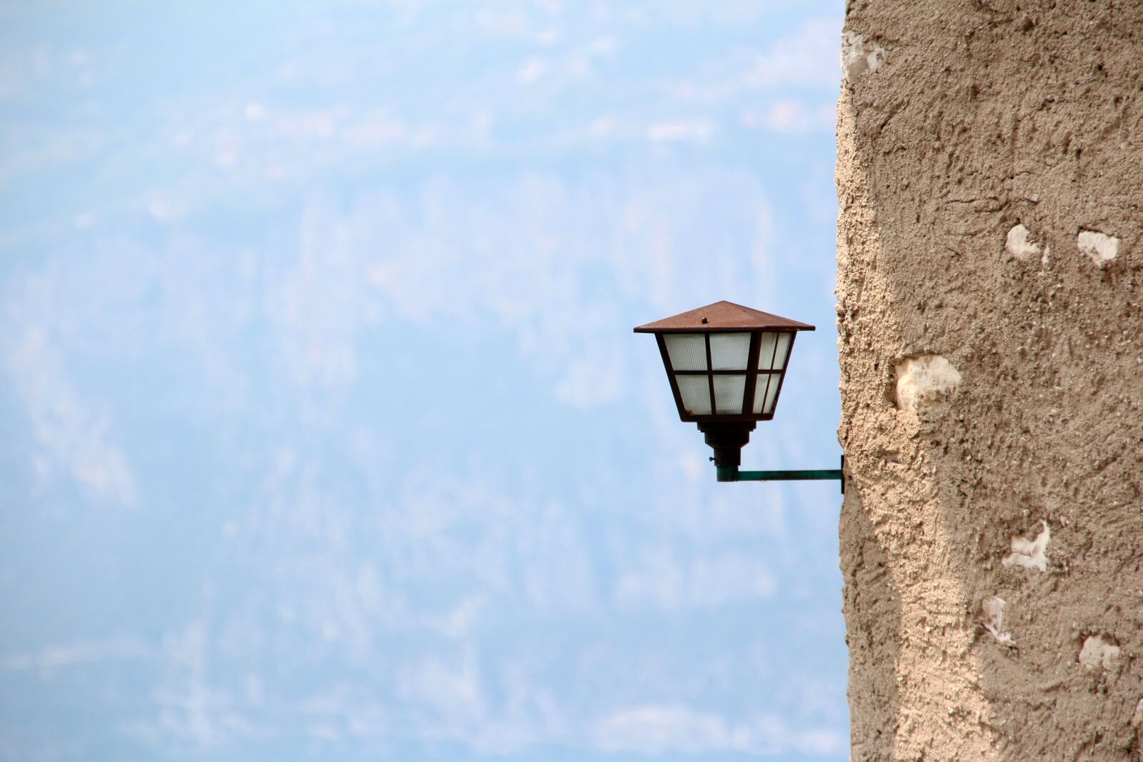 Canon EOS 600D (Rebel EOS T3i / EOS Kiss X5) sample photo. Lamp, house, wall photography