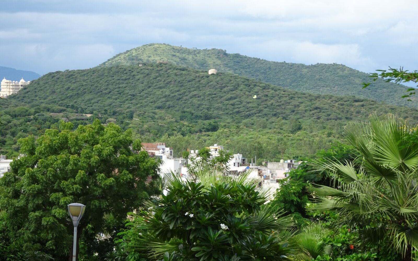 Sony Cyber-shot DSC-HX90V sample photo. Udaipur, mountain, aravallis photography