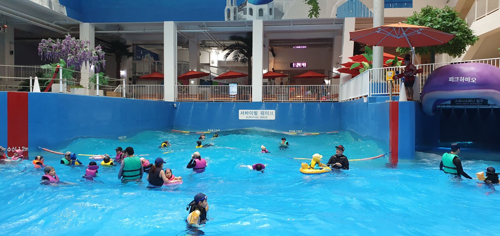 Samsung Galaxy S10 sample photo. Swimming pool, indoor swimming photography