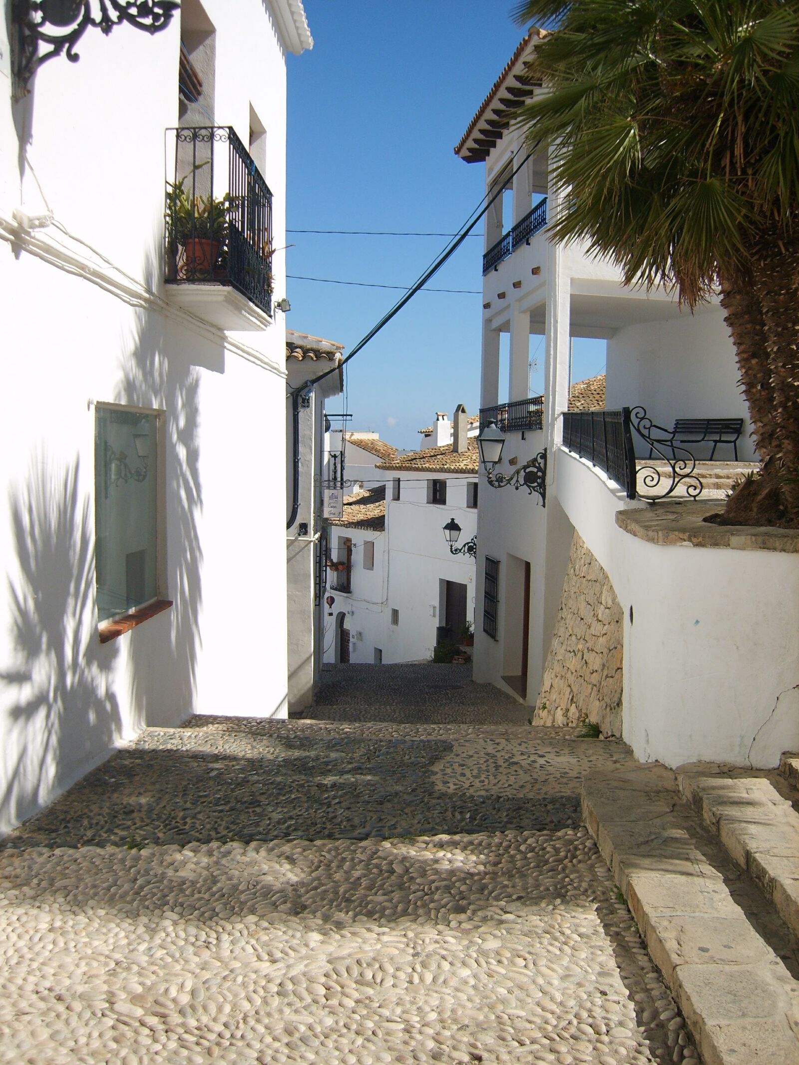 Samsung Digimax S830 / Kenox S830 sample photo. Altea, street, spain photography