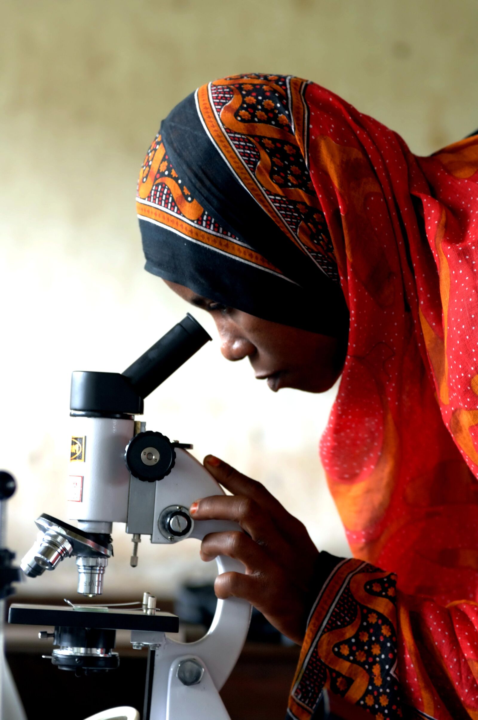 Nikon D2Xs sample photo. Science, training, women, laboratory photography